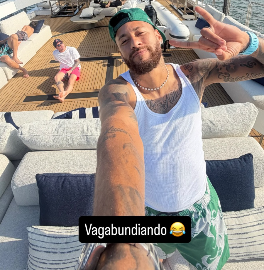 Neymar responde presidente do Remo com foto em iate: "Vagabundeando"