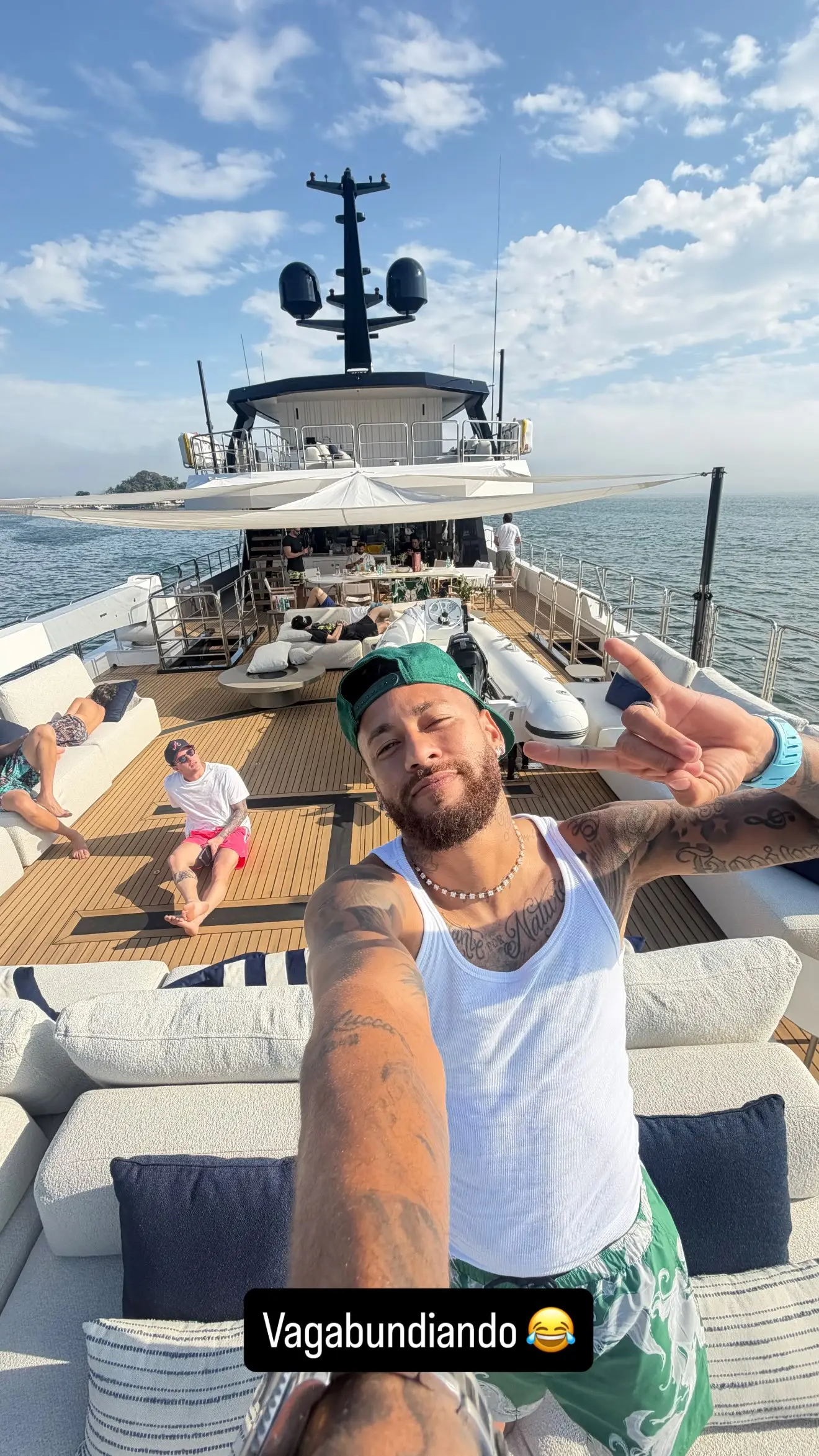 Neymar responde presidente do Remo com foto em iate: “Vagabundeando”