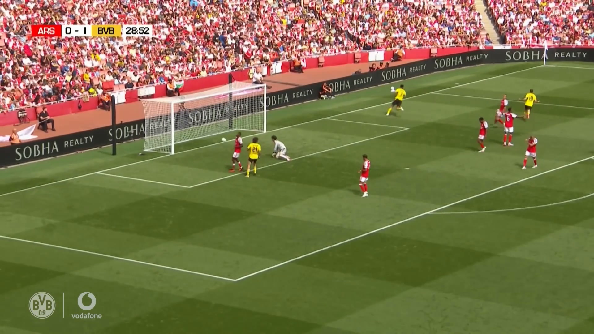 Karetsas marca seu primeiro gol pelo Dortmund