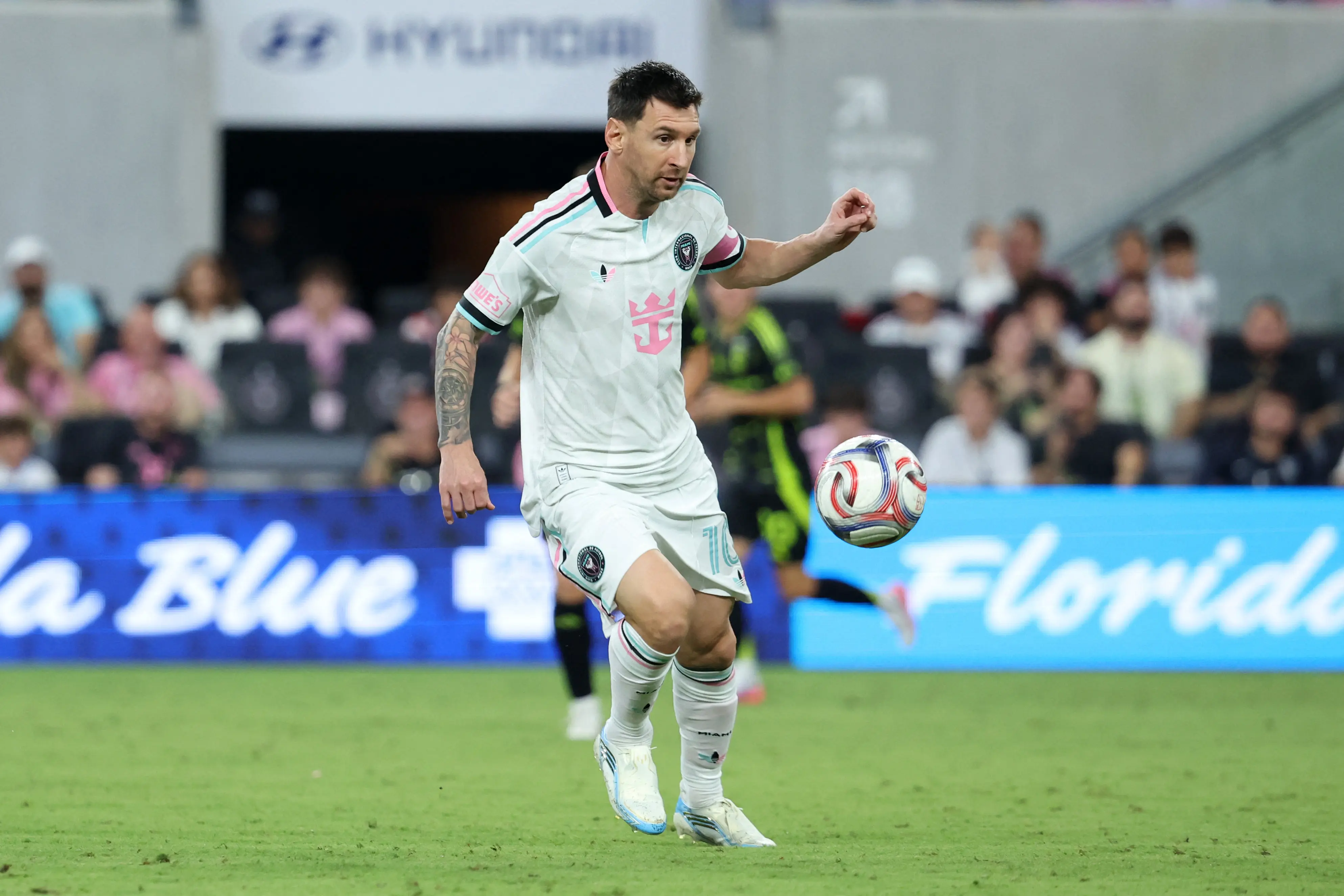 Casemiro marca contra, Messi entra, e Inter Miami cede empate ao Columbus Crew pela MLS