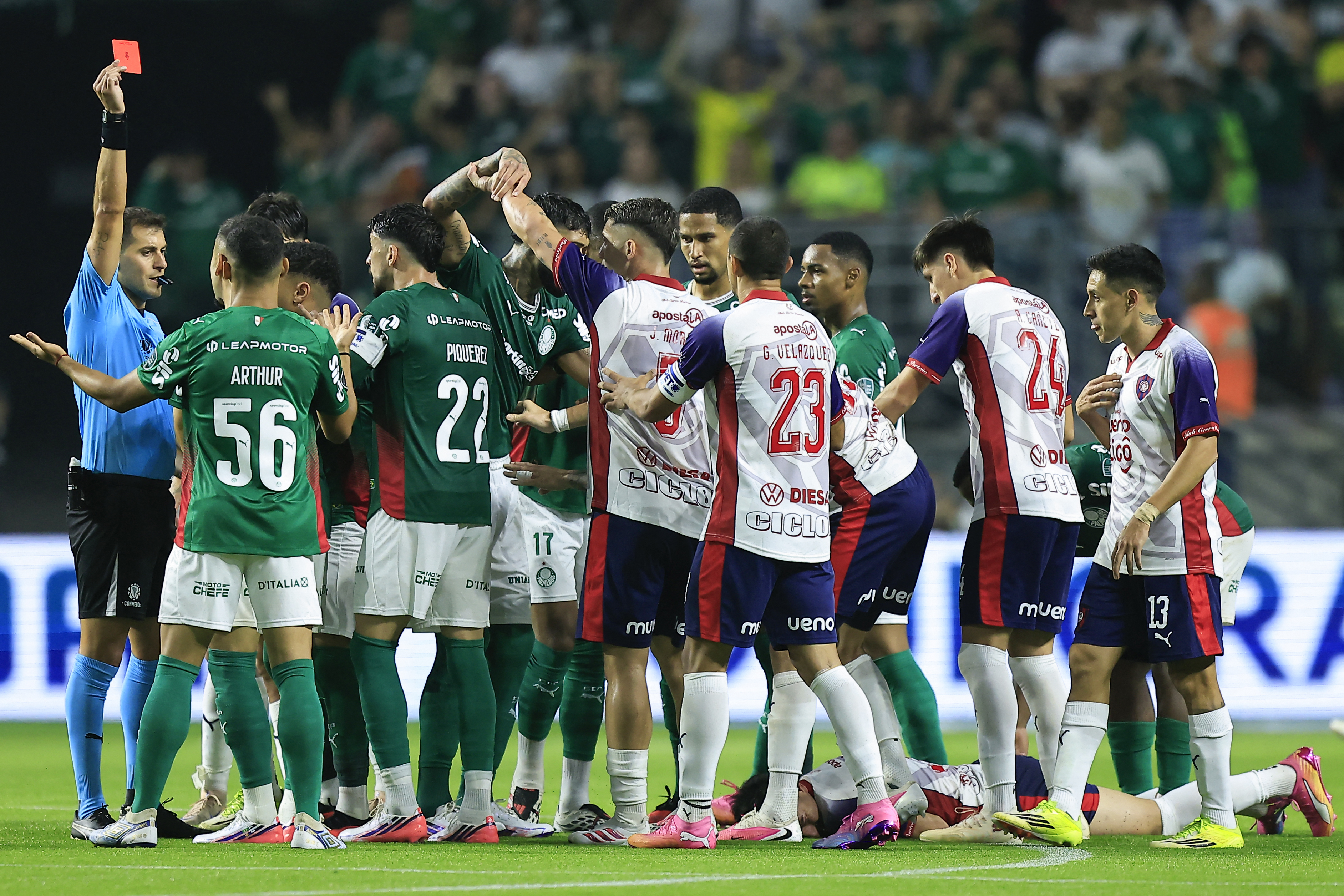 Palmeiras prepara medidas junto à Conmebol após expulsão de Andreas