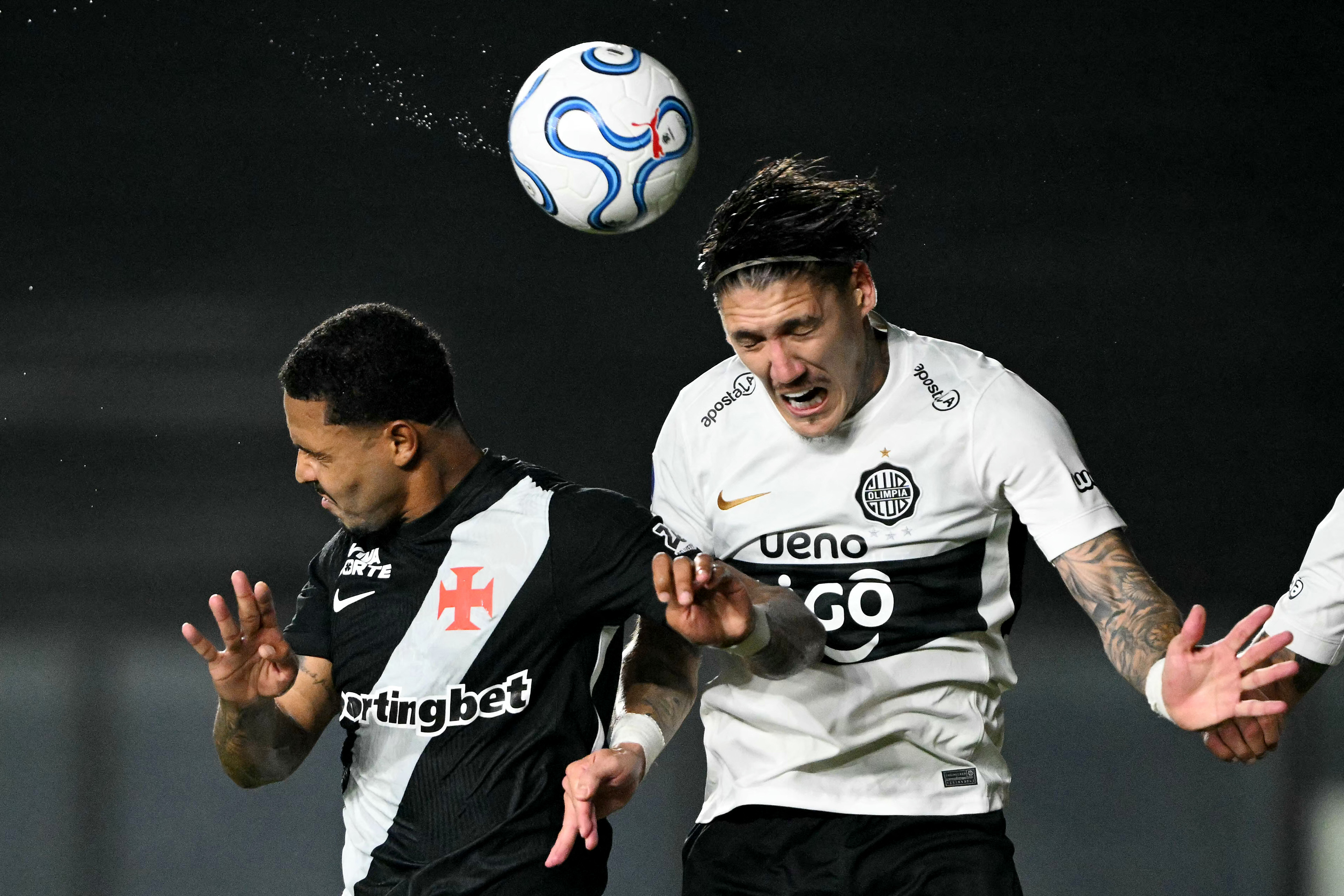 Veja fotos do duelo entre Vasco e Olimpia pelas oitavas da Sul-Americana