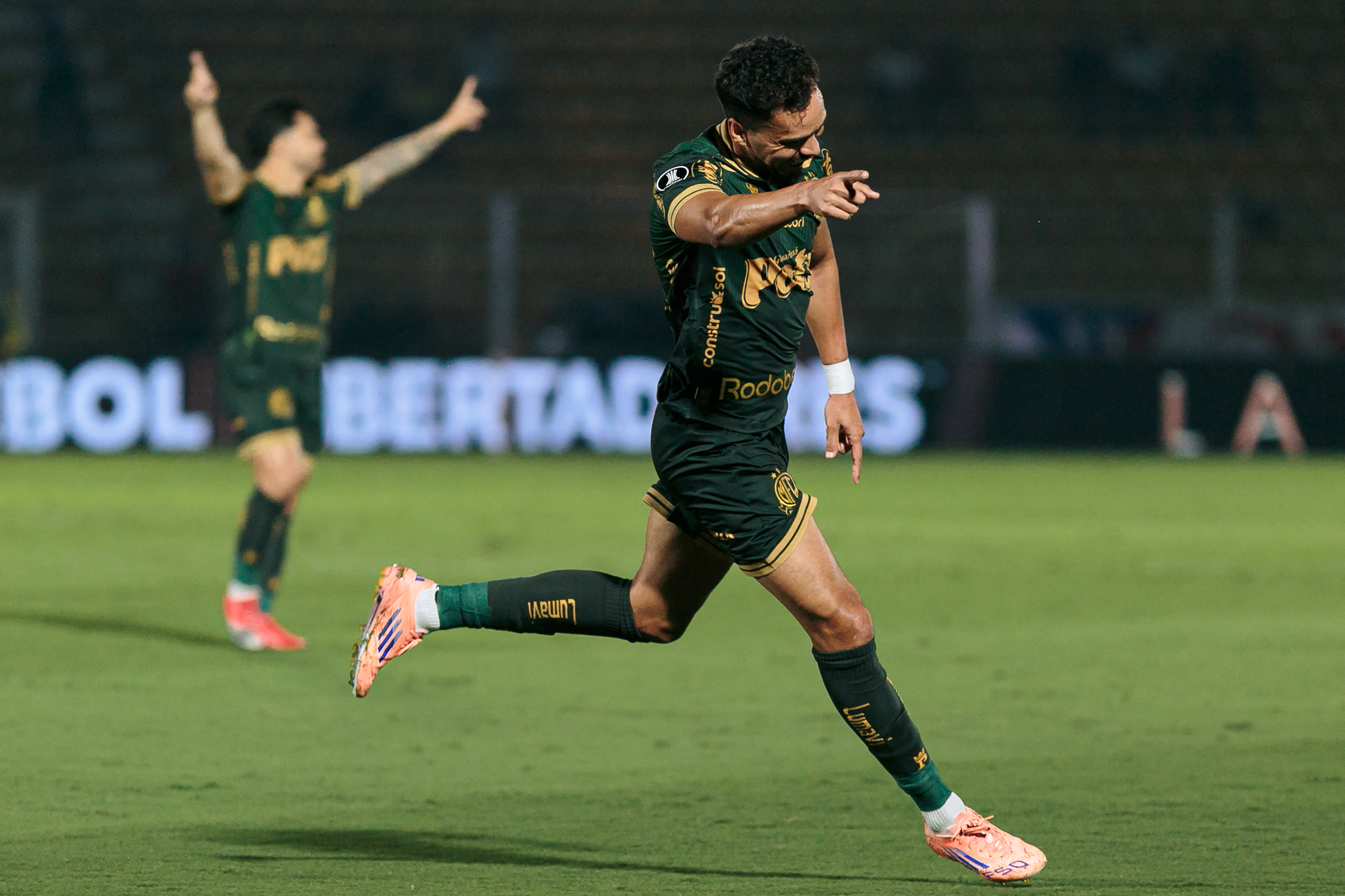 Eduardo aproveita erro da zaga da LDU e abre o placar para o Mirassol pela Libertadores