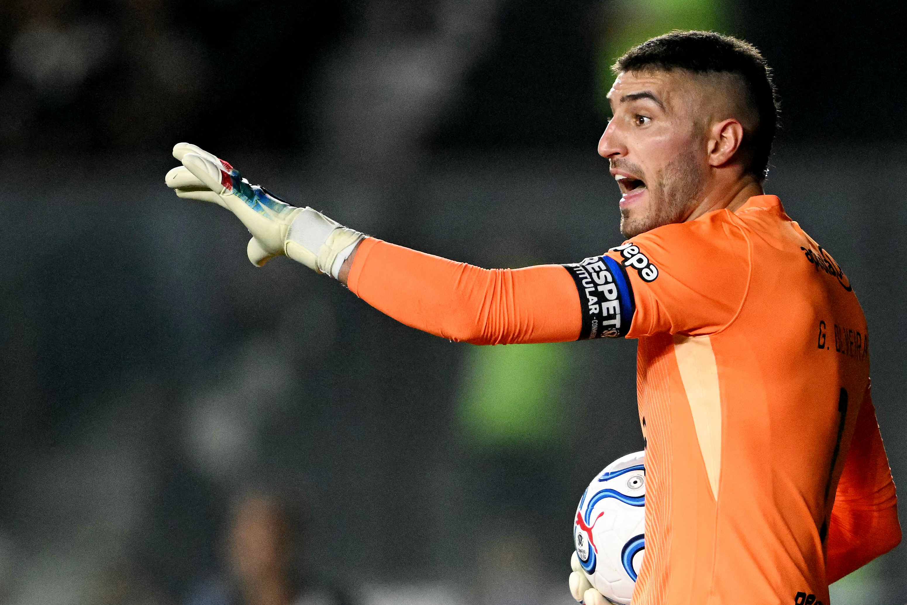 Rojas bate cruzado e goleiro do Olímpia volta a fazer grande defesa contra o Vasco