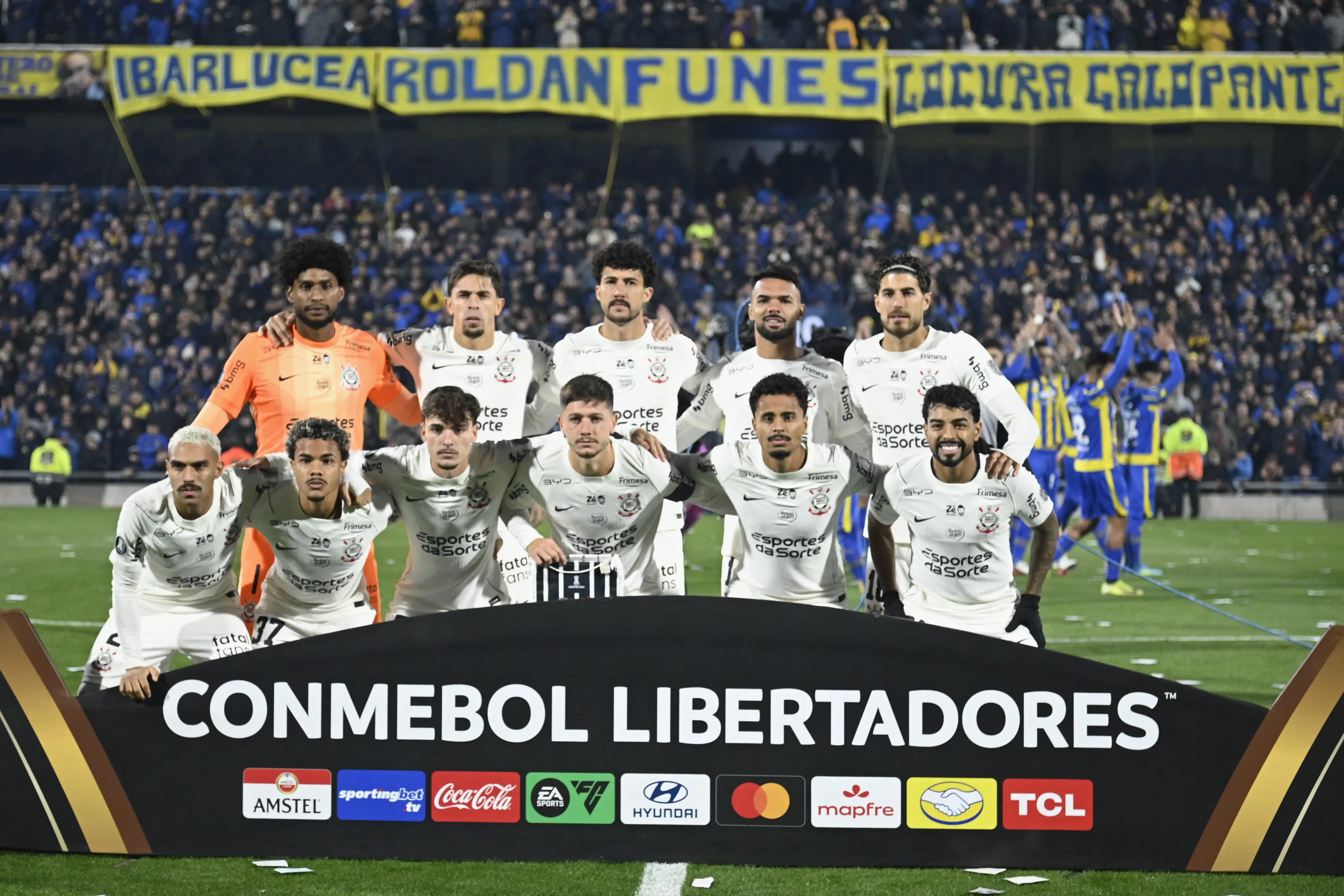 Hugo Souza relata ofensas racistas em jogo do Corinthians na Argentina: "É sempre assim"