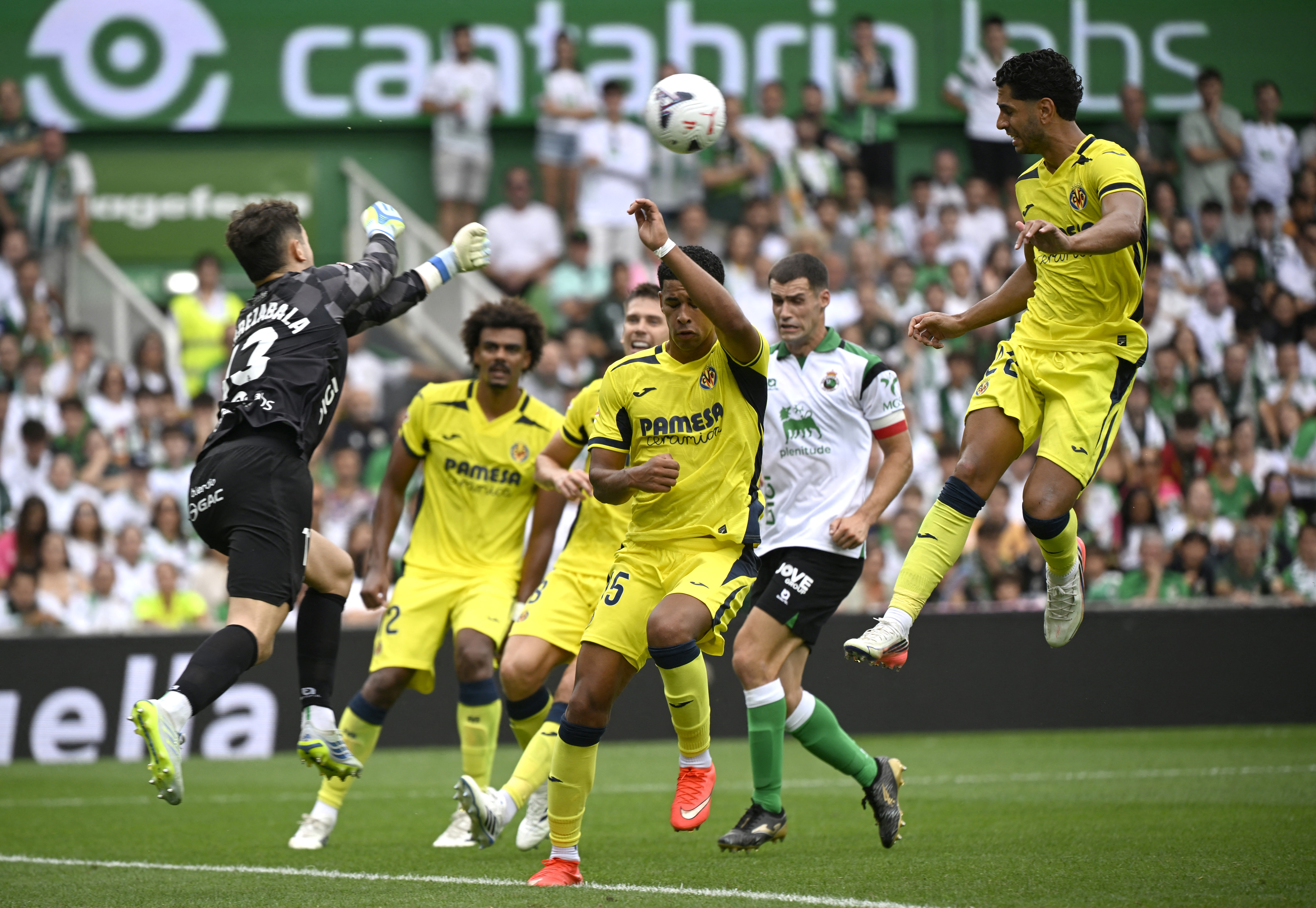 Veja fotos de Racing Santander x Villarreal pelo Campeonato Espanhol