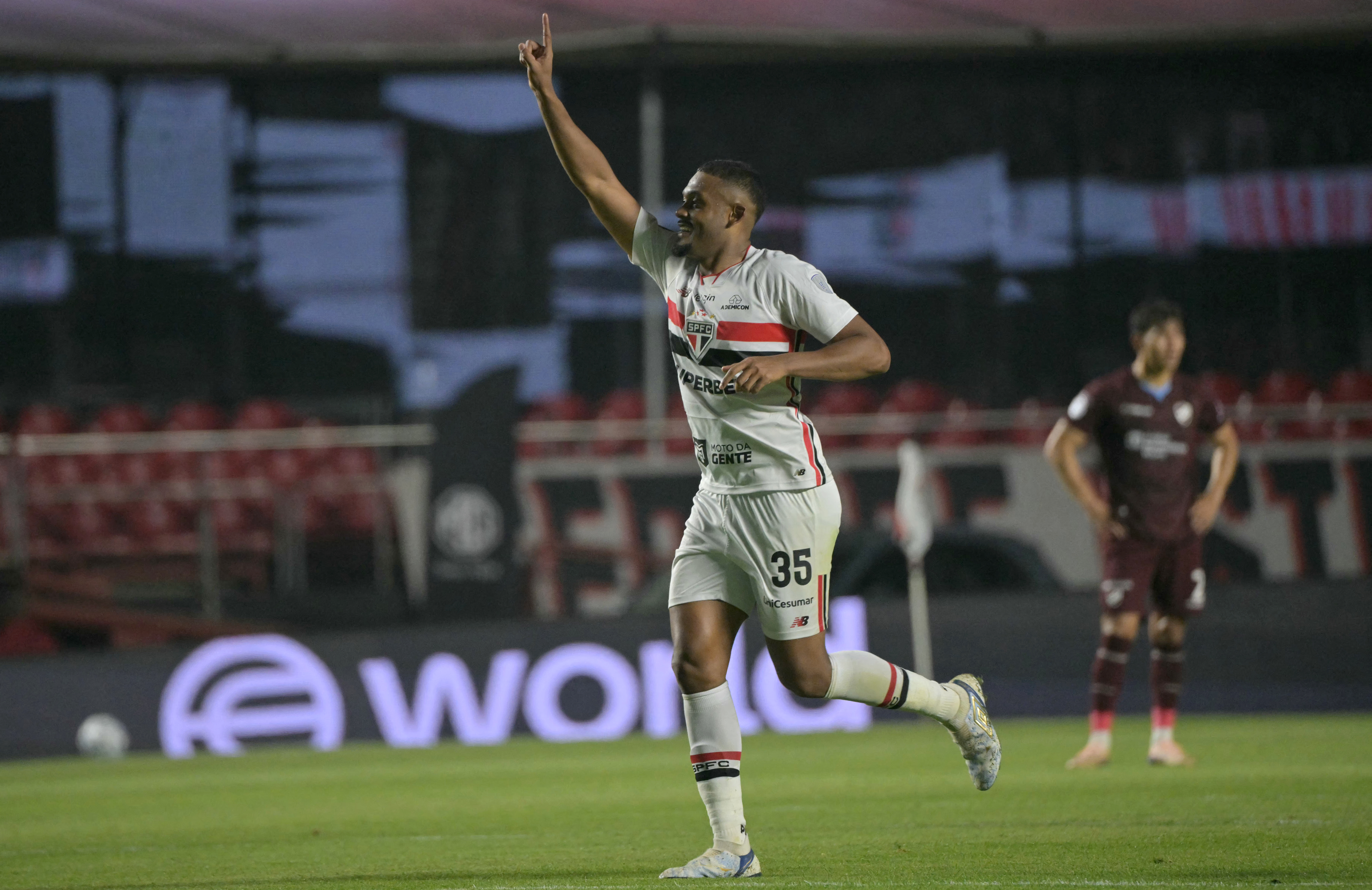 Sabino vibra com vaga do São Paulo nas quartas e brinca: “Talvez seja a maior Sul-Americana de todas”