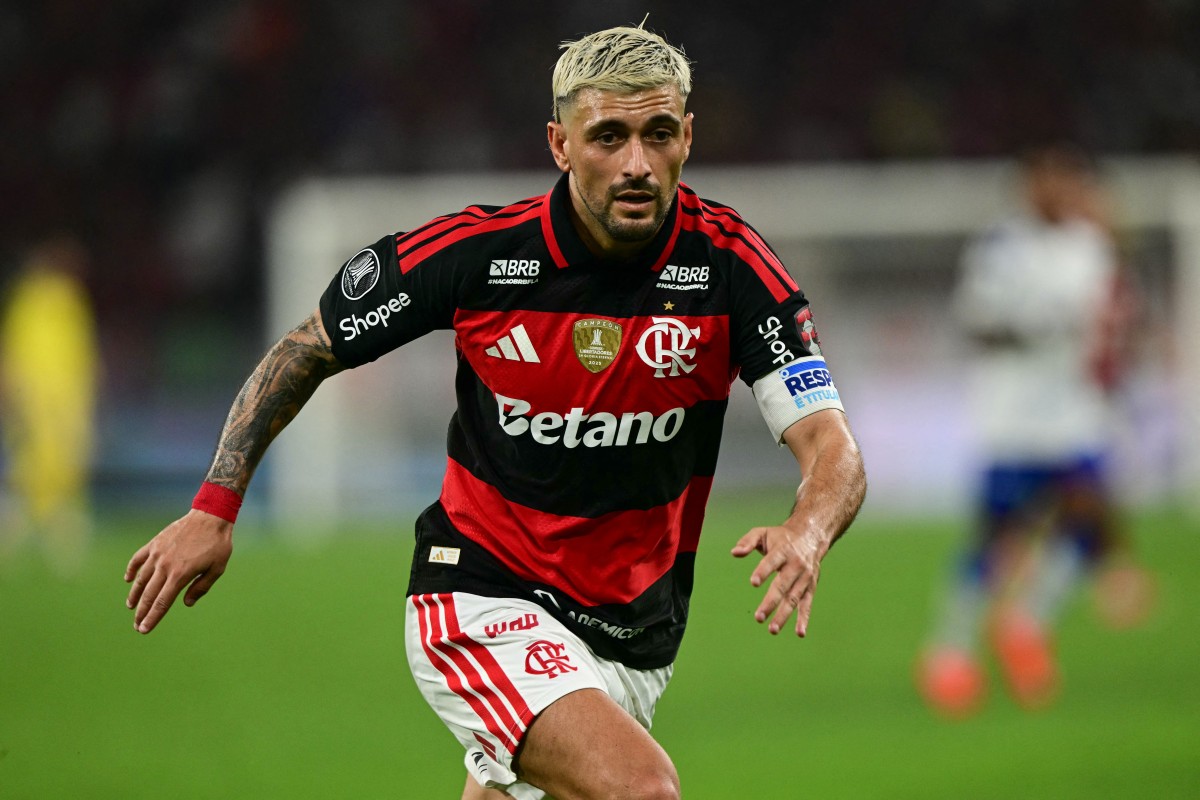 Arrascaeta finaliza com perfeição e abre o placar para o Flamengo; veja o lance