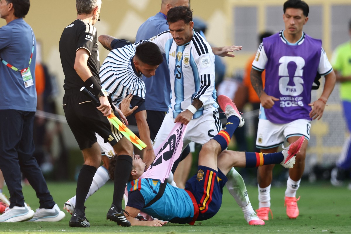 Leandro Paredes pega dez jogos de suspensão por incidentes na final da Copa do Mundo