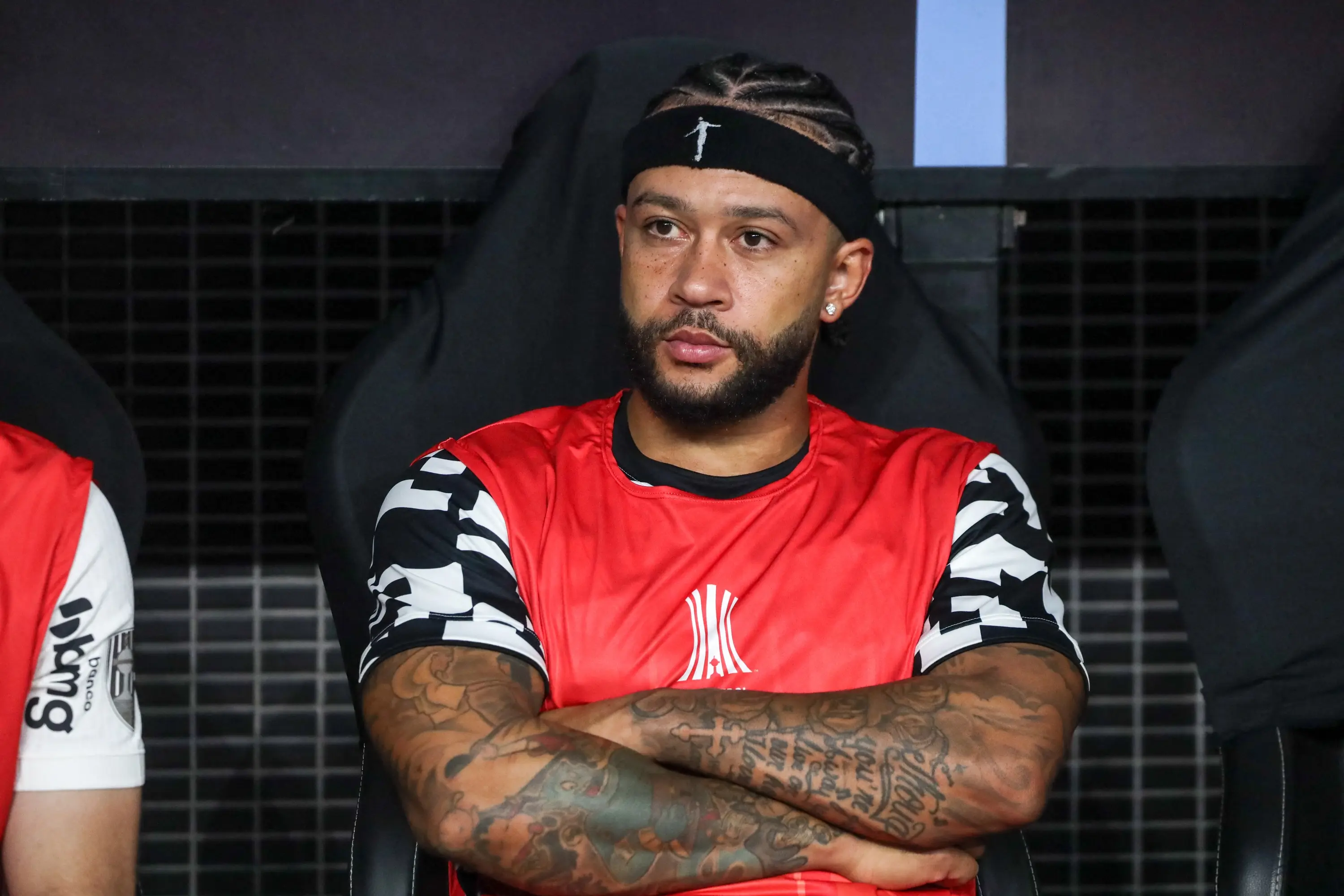 Corinthians cobra Memphis por clipe polêmico e promete adotar medidas