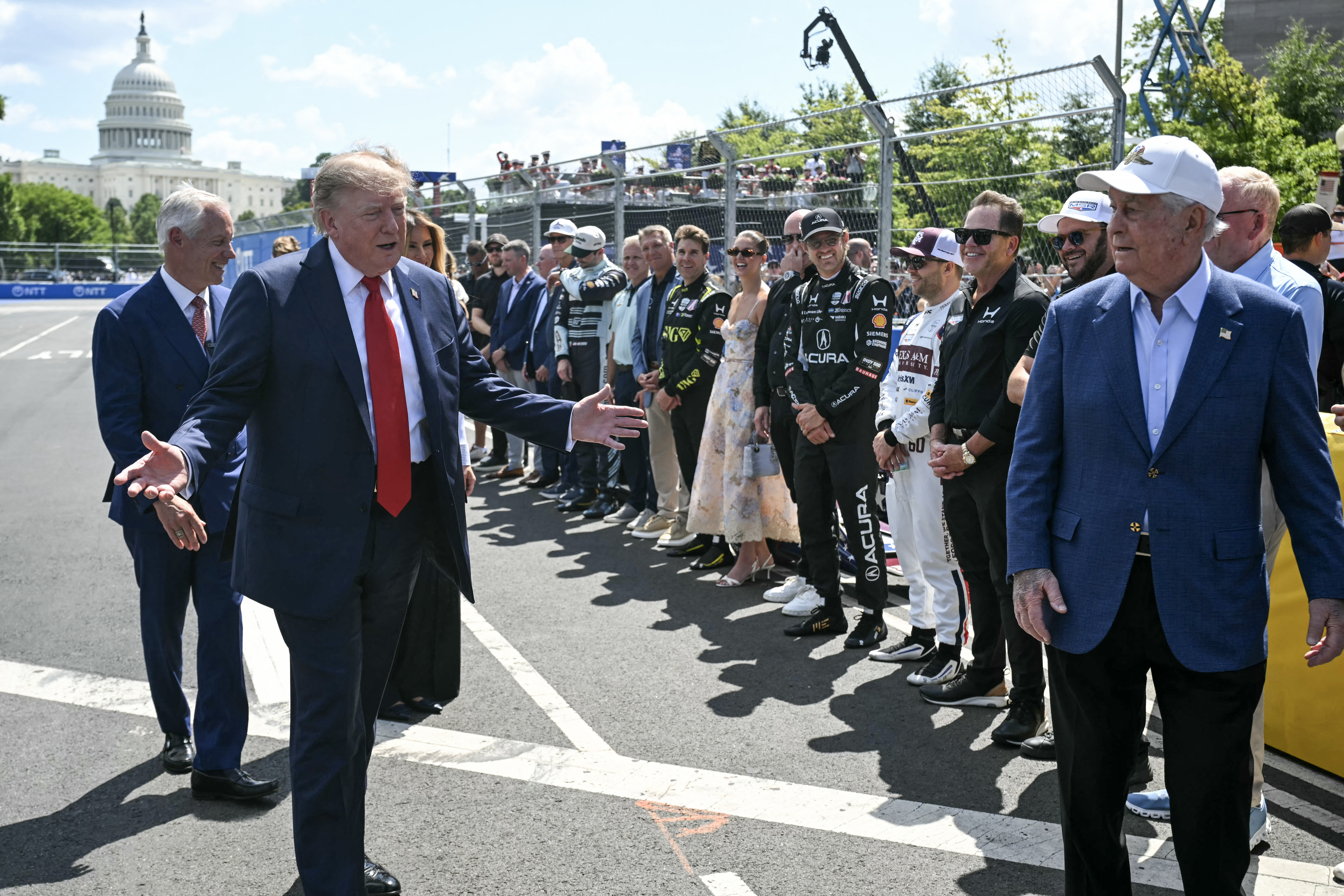 Trump encerra festejos do 250º aniversário dos EUA com corrida da IndyCar em Washington