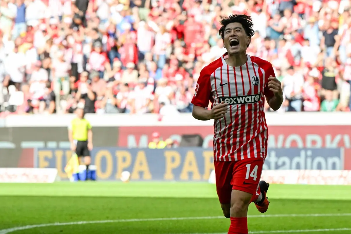 Freiburg goleia Werder Bremen com hat-trick de Suzuki
