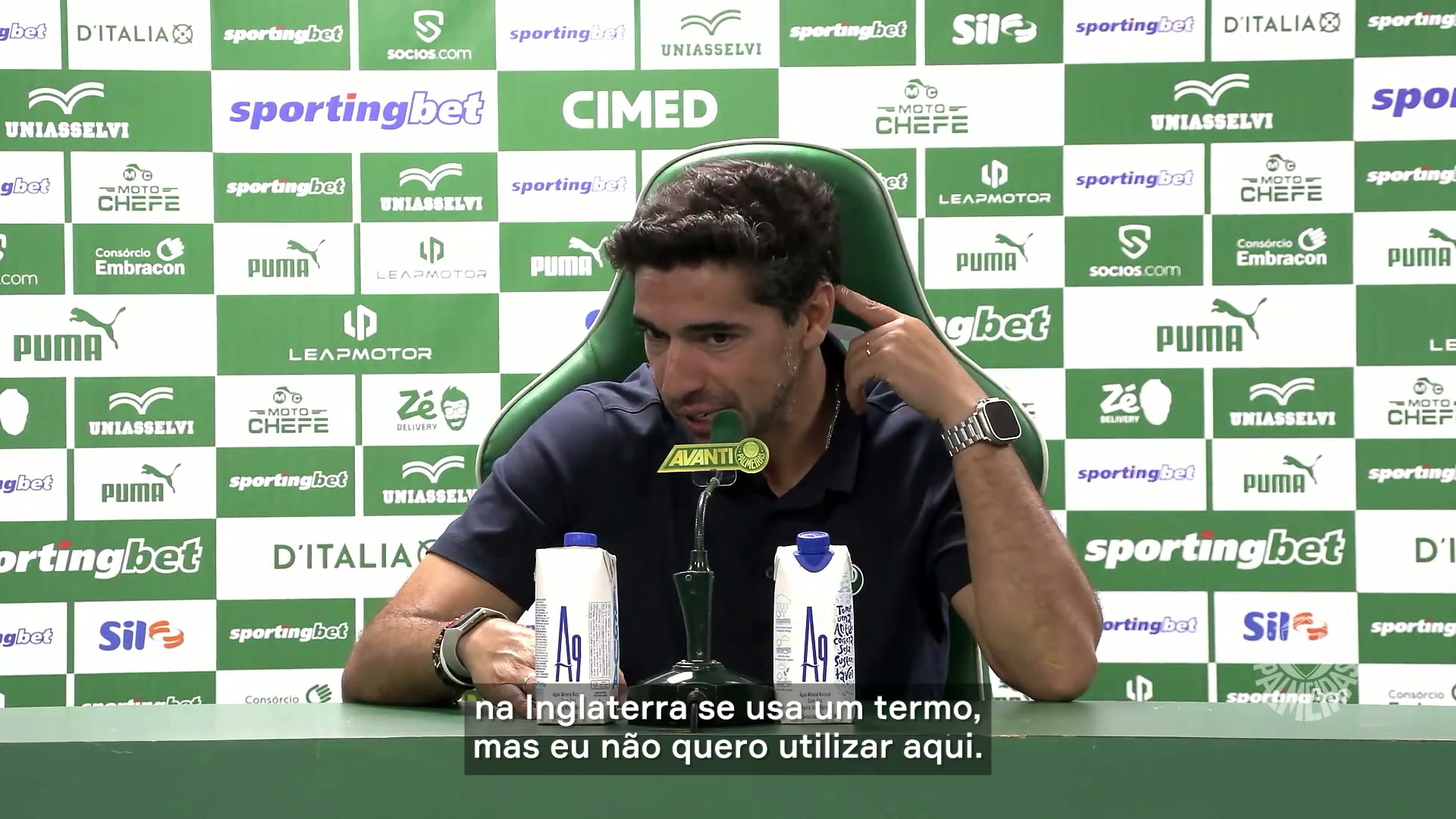 Abel Ferreira critica retranca do adversário e admite falta de inspiração do Palmeiras