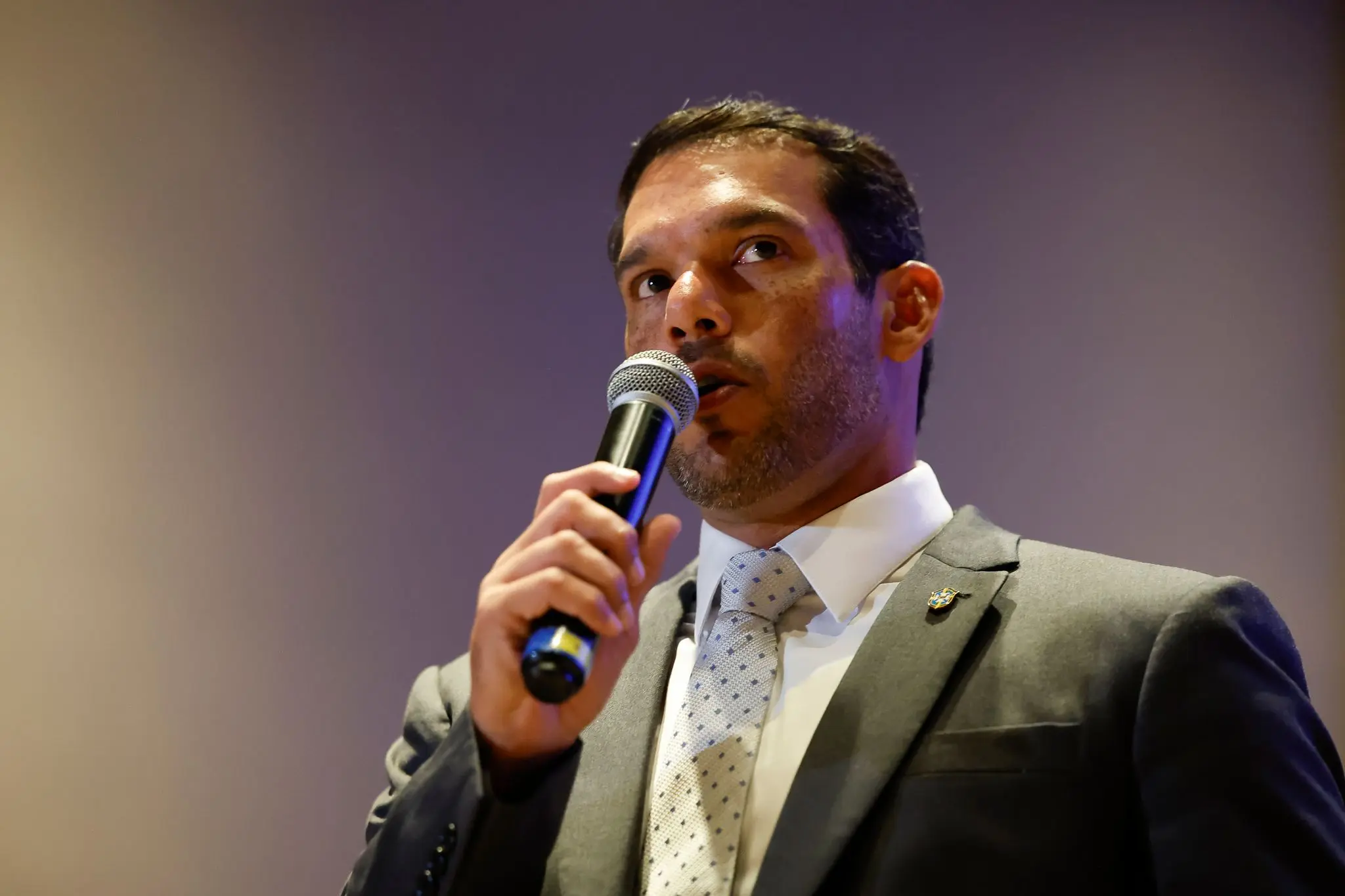 Futebol brasileiro terá Lei Vini Jr. e VAR para segundo amarelo; veja novas regras