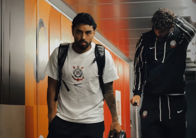 Corinthians desembarca em Porto Alegre para jogo contra o Internacional