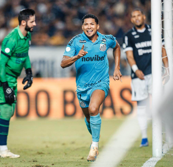 Rony ressurge no Santos após pausa e começa segundo semestre em alta