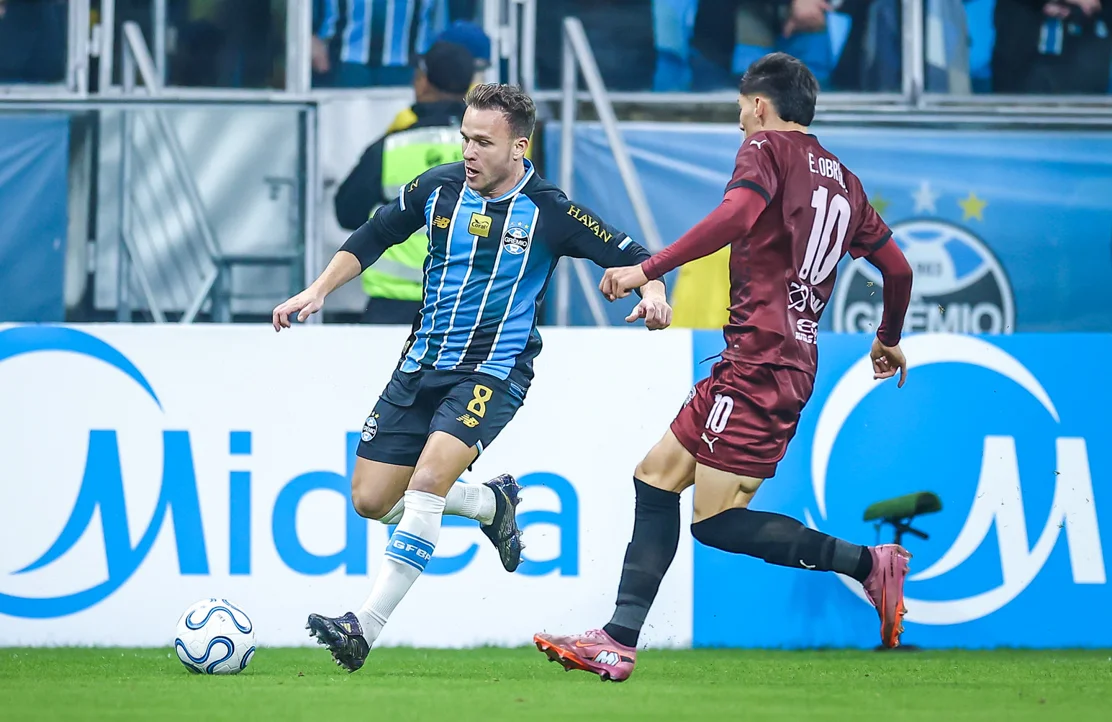 Santos paga transfer ban com ajuda da empresa do pai de Neymar e fica perto de Arthur