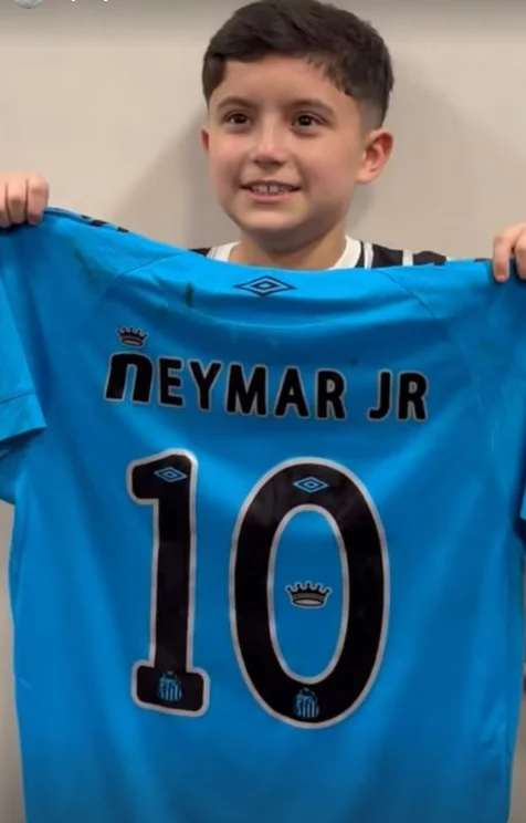 Corinthians repudia “comportamento agressivo” contra criança que ganhou camisa de Neymar