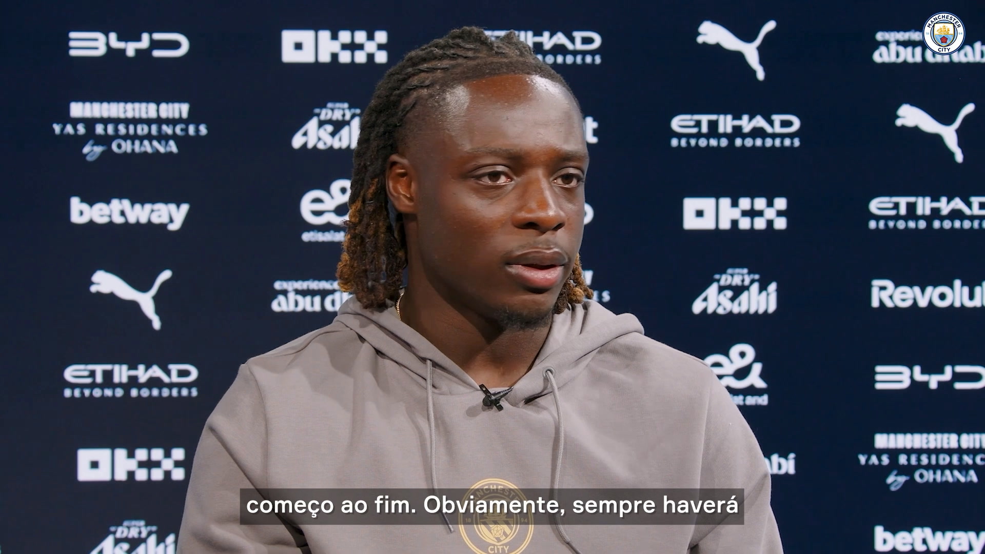 Doku comemora renovação com o City: “Me sinto um jogador mais completo”