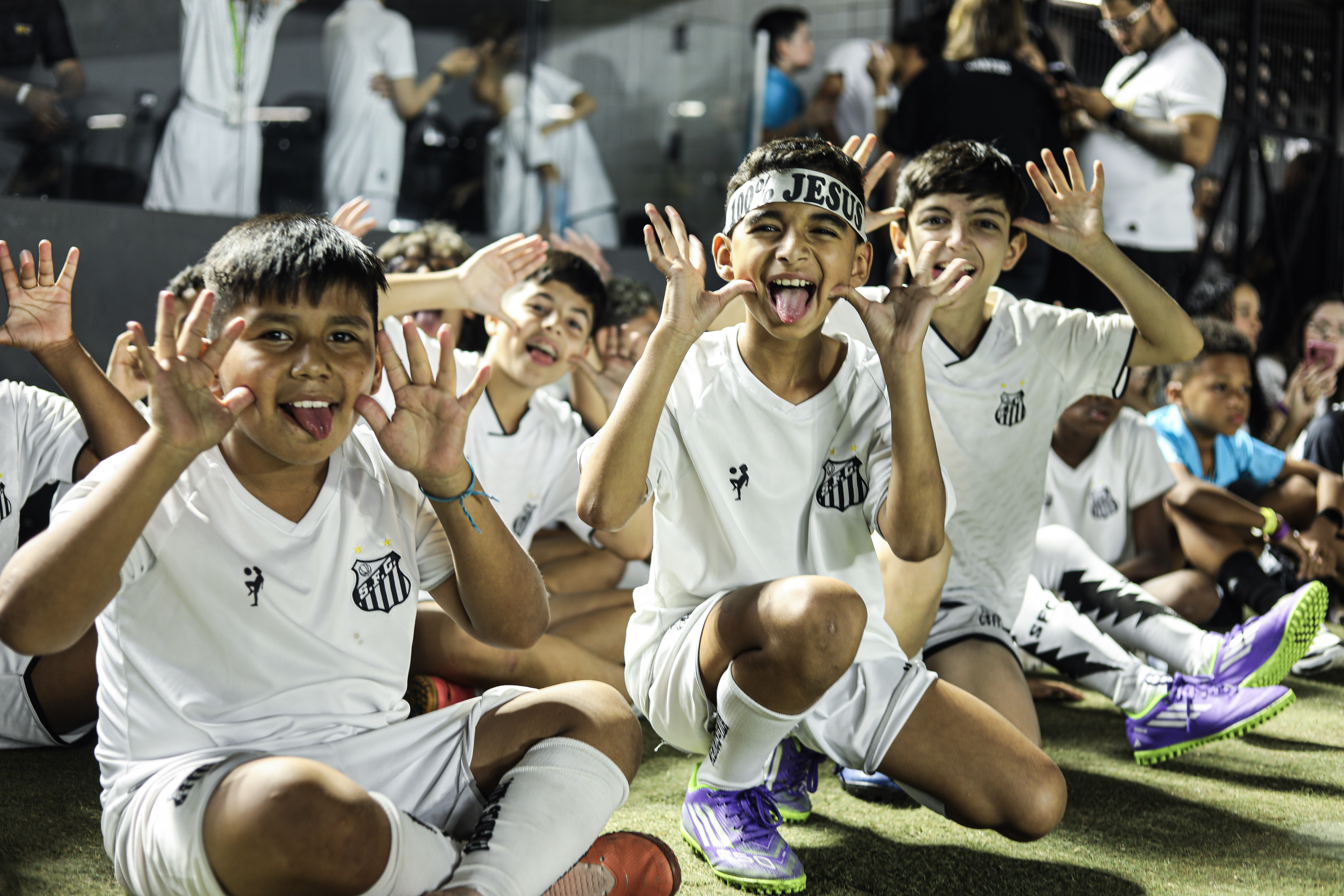 Pesquisa indica que mais da metade da torcida do Santos tem menos de 35 anos