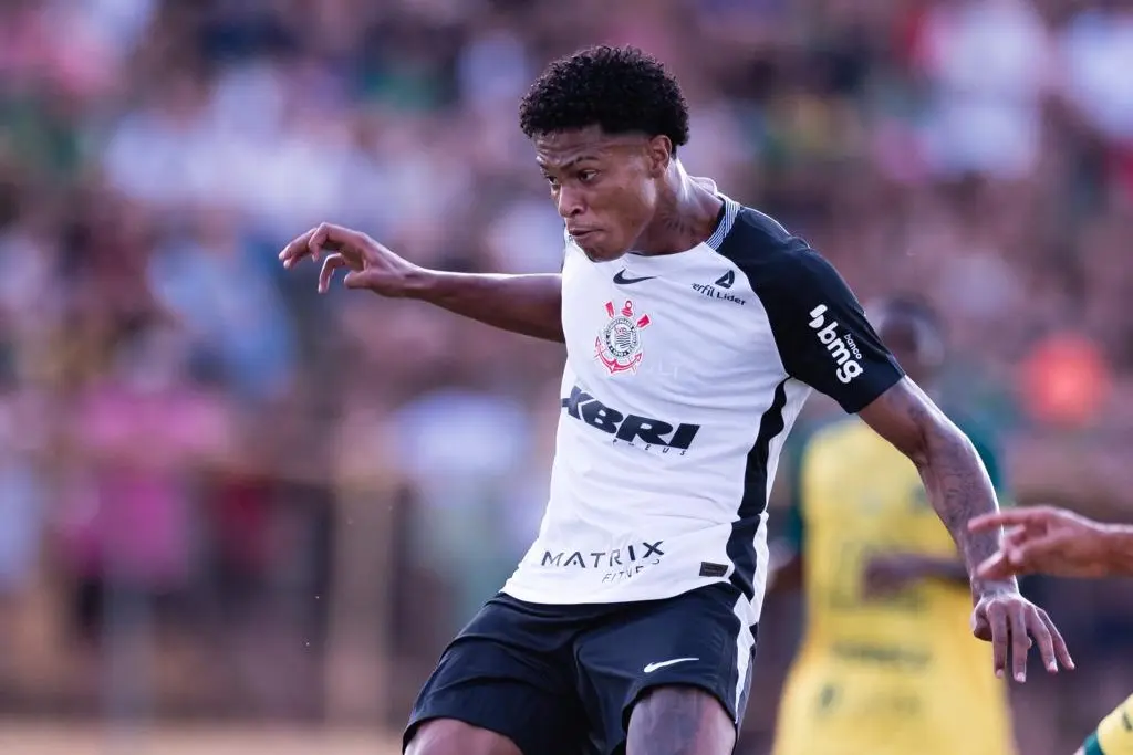 Corinthians encaminha empréstimo do jovem atacante Favela a clube europeu