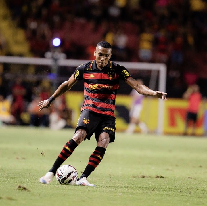 Sport rescinde contrato com ex-jogador do Santos