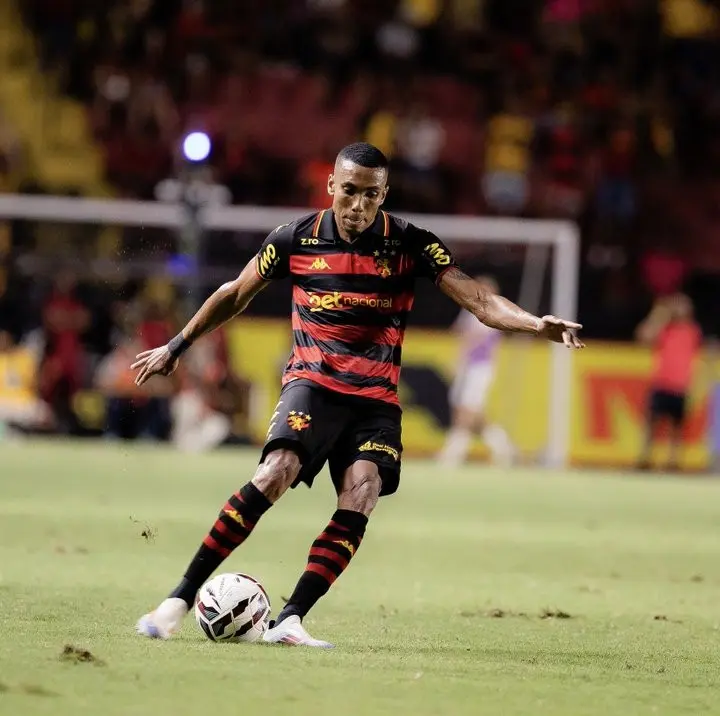 Sport rescinde contrato com ex-jogador do Santos