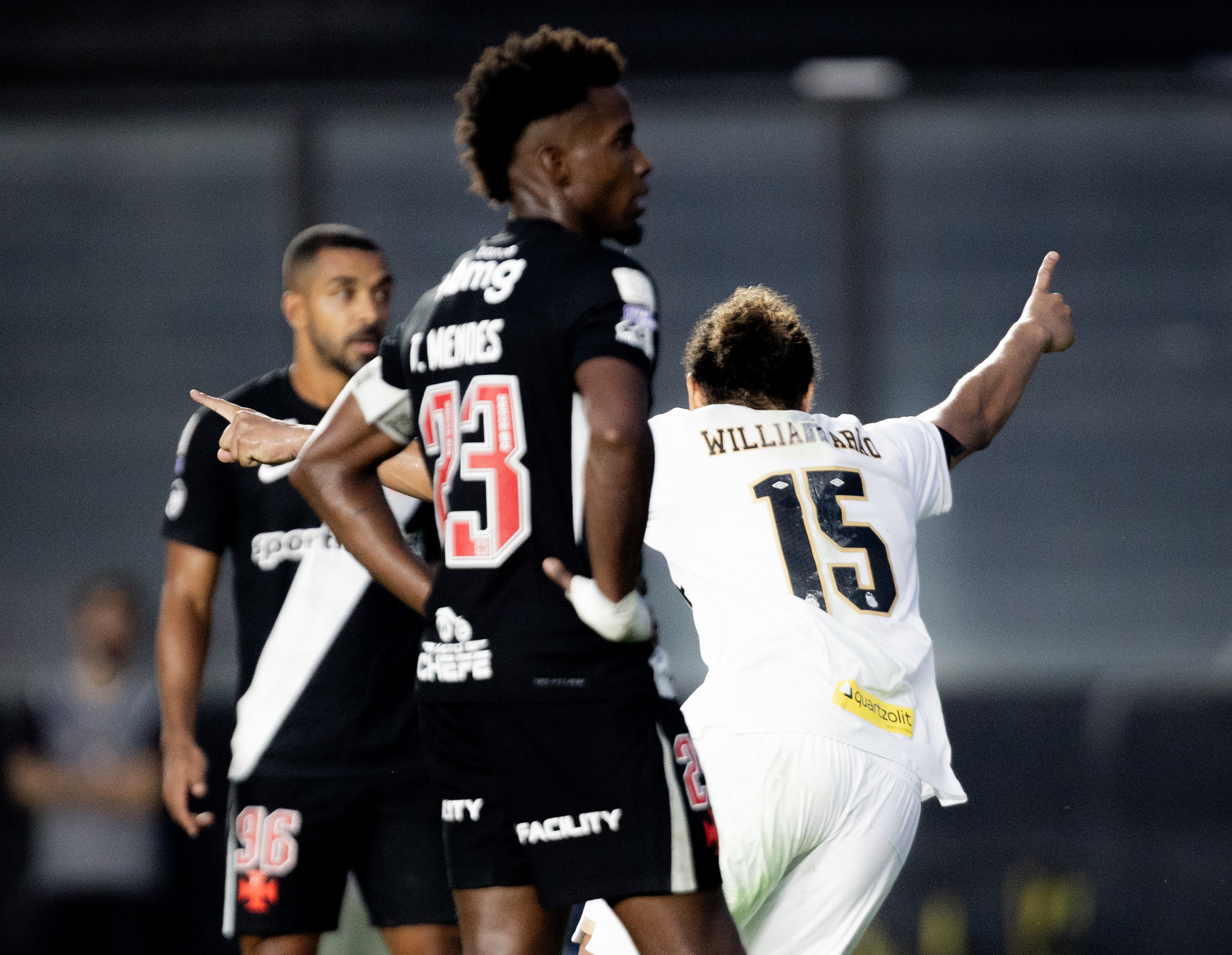 Santos provoca Thiago Mendes por vácuo em Neymar após vitória sobre o Vasco