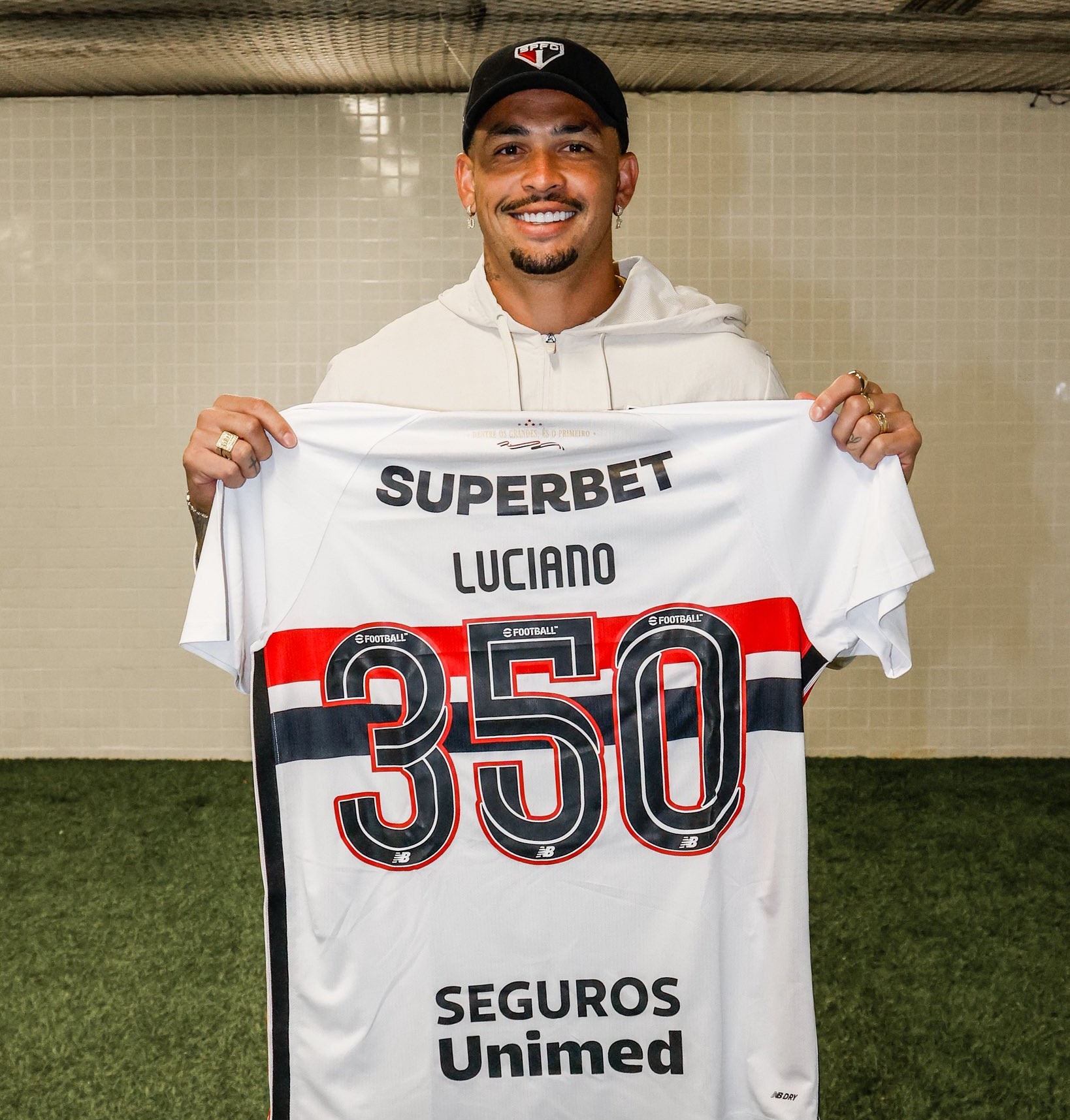 Luciano completa 350 jogos pelo São Paulo em partida contra o Grêmio