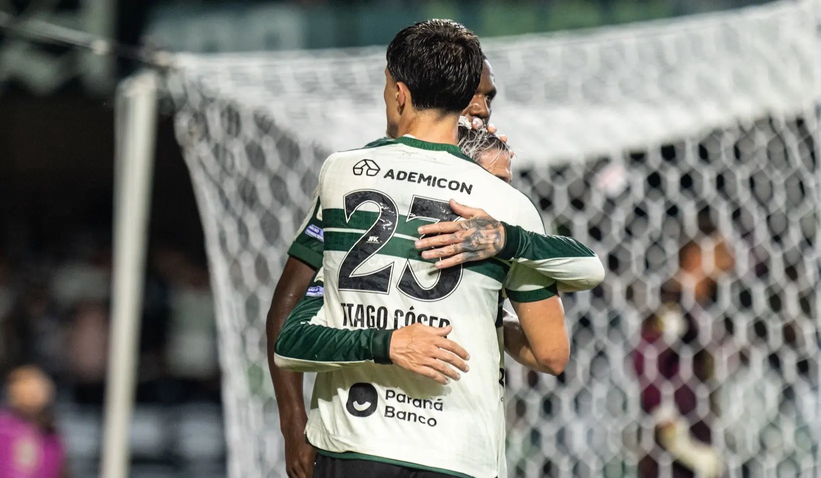 Coritiba bate Chape, volta a vencer no Brasileiro e fica a dois pontos do G5