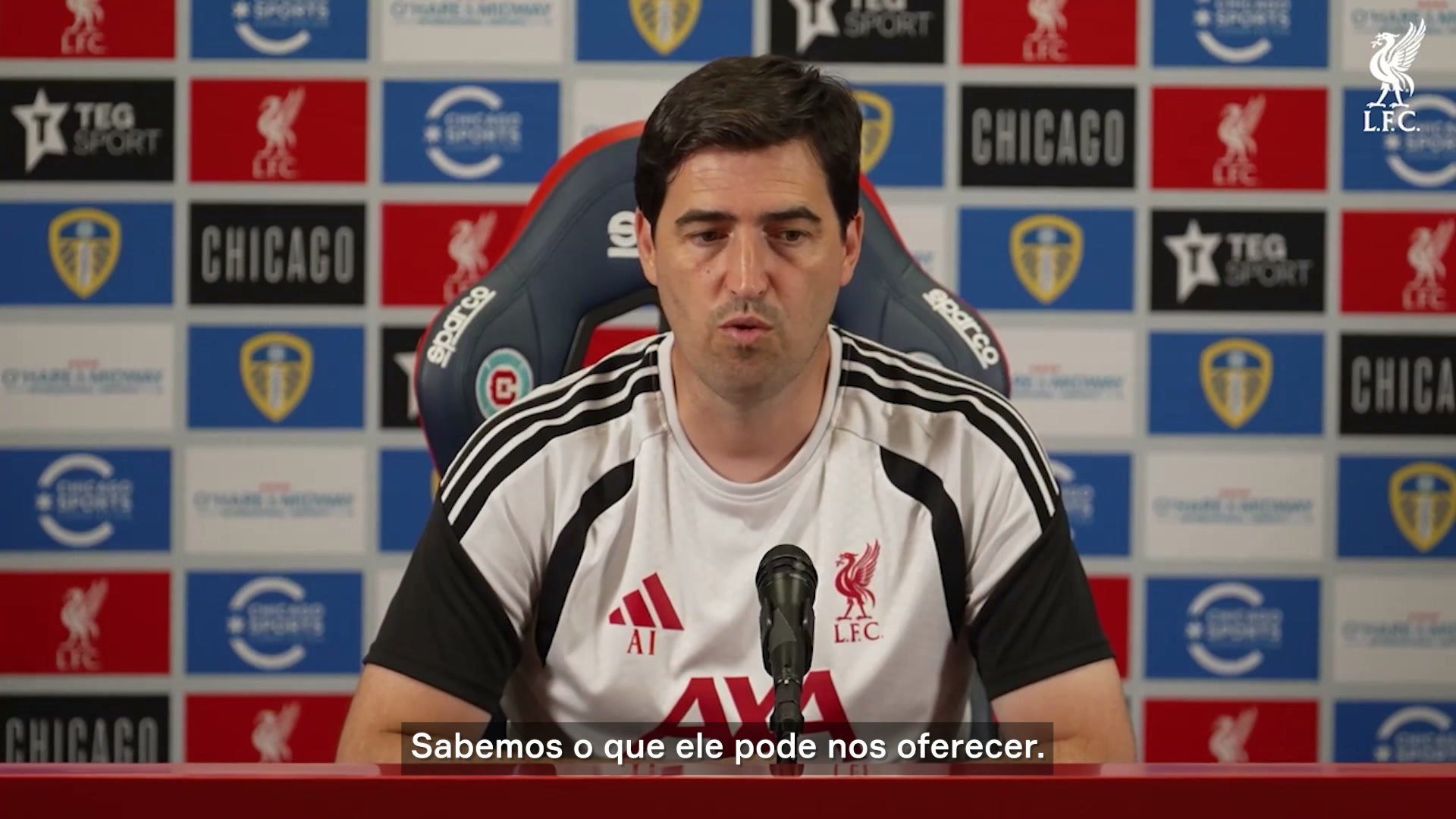 Técnico do Liverpool, Iraola acredita que Wirtz rende mais atuando atrás do atacante