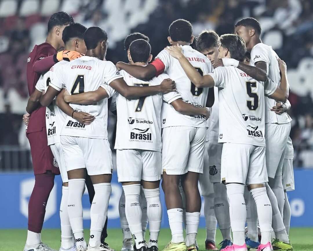 Santos vence o Juventus e se aproxima do líder no Paulista sub-20