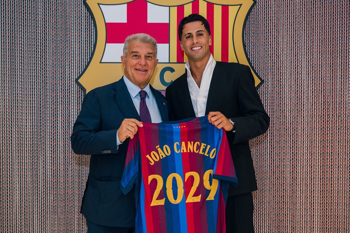 Barcelona confirma contratação definitiva de João Cancelo após empréstimo