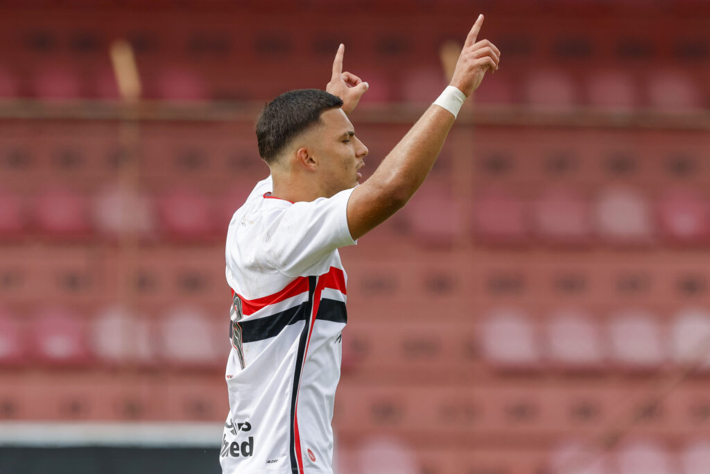 São Paulo vence Atlético-GO no Sub-17 e amplia invencibilidade