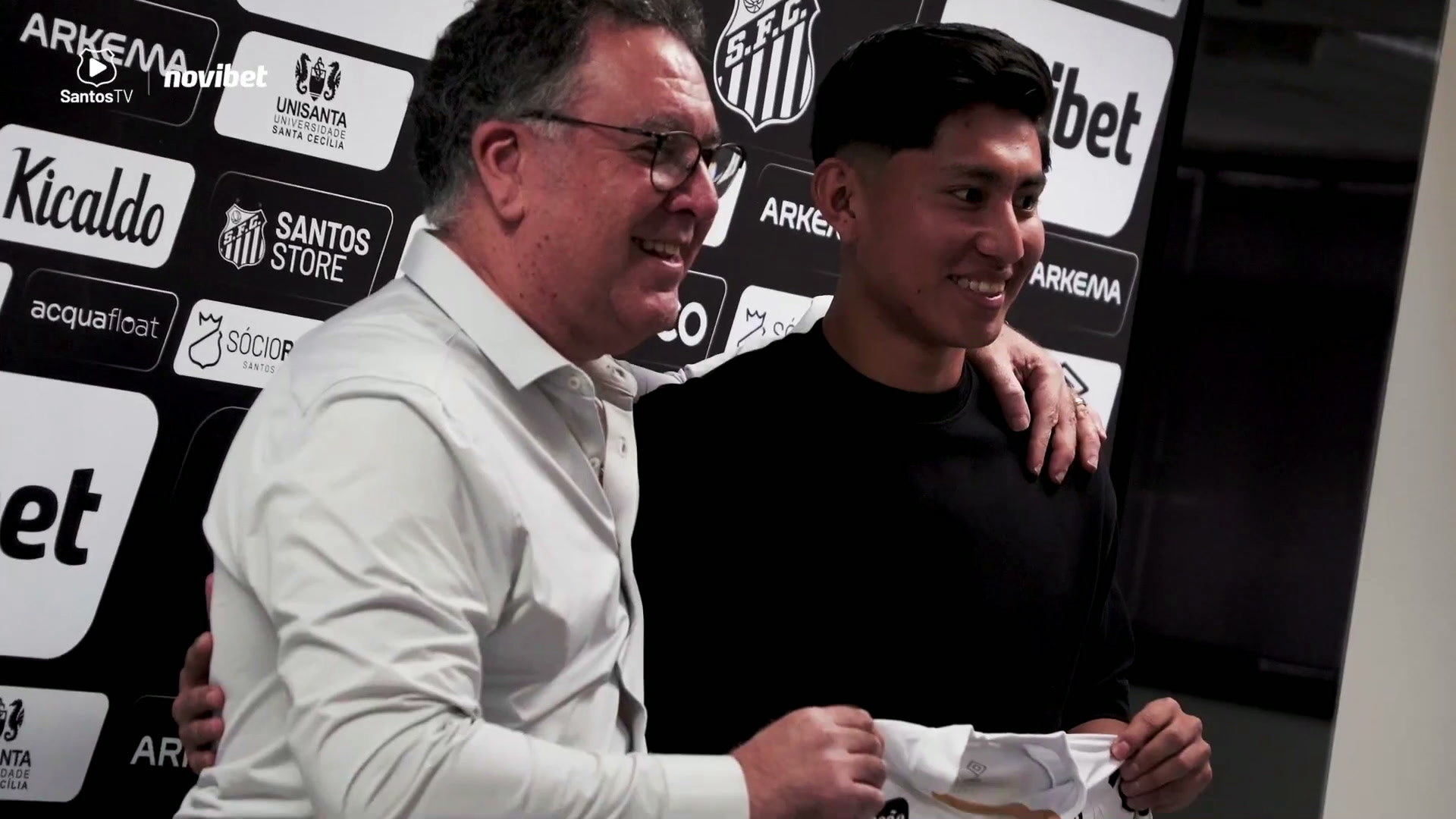 Confira bastidores da renovação de Miguelito com o Santos