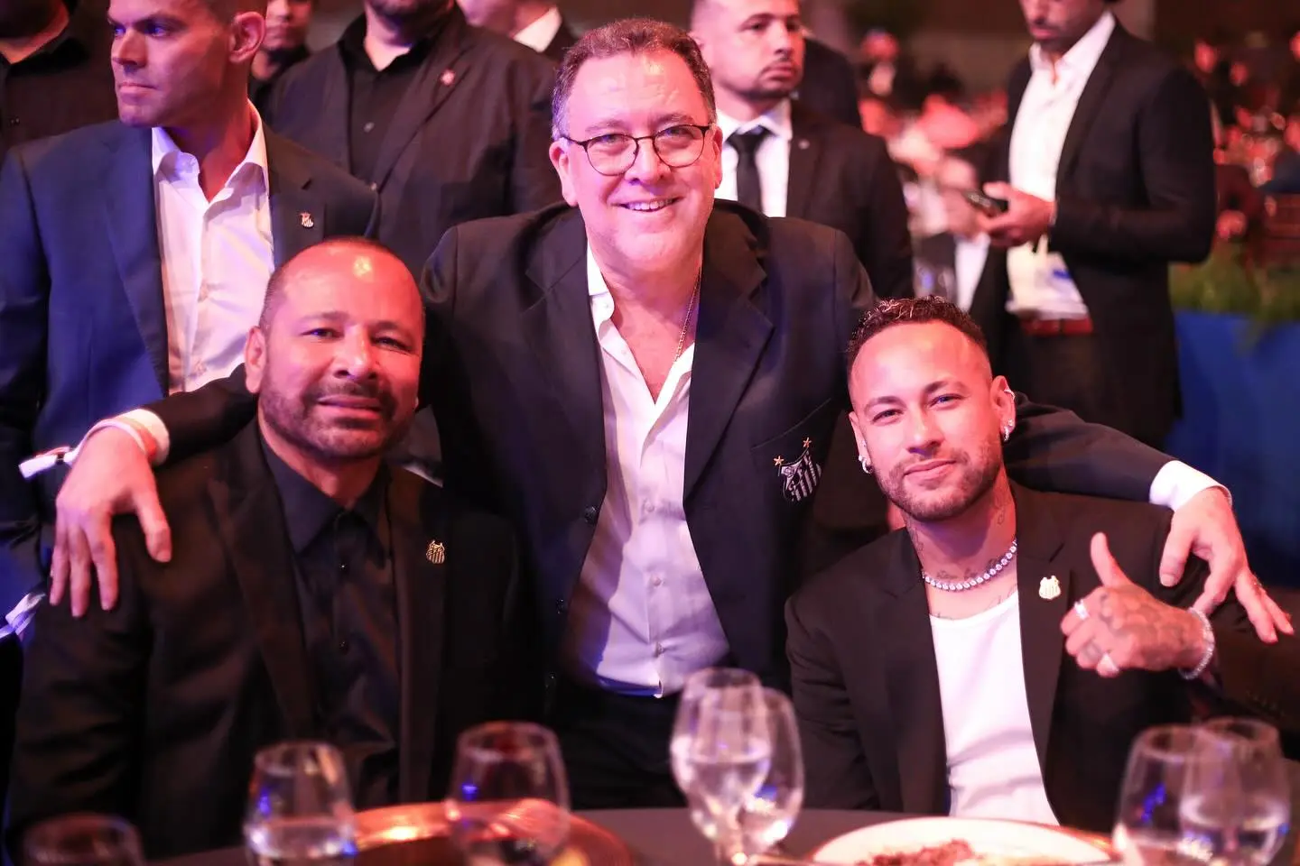 Santos paga transfer ban com ajuda da empresa do pai de Neymar