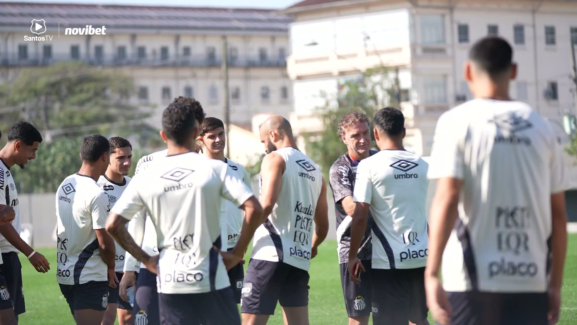 Santos treina no CT Rei Pelé antes da viagem para o Equador