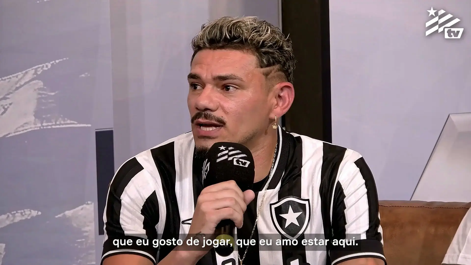Tiquinho Soares no retorno ao Botafogo: "Eu amo estar aqui"
