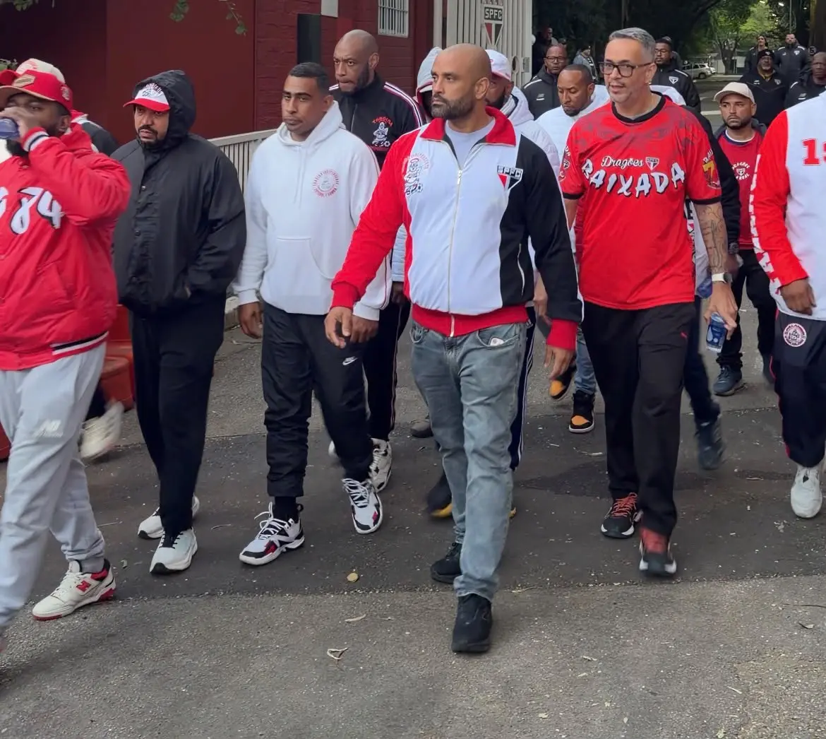Organizadas do São Paulo fazem reunião com elenco e diretoria no CT; veja detalhes