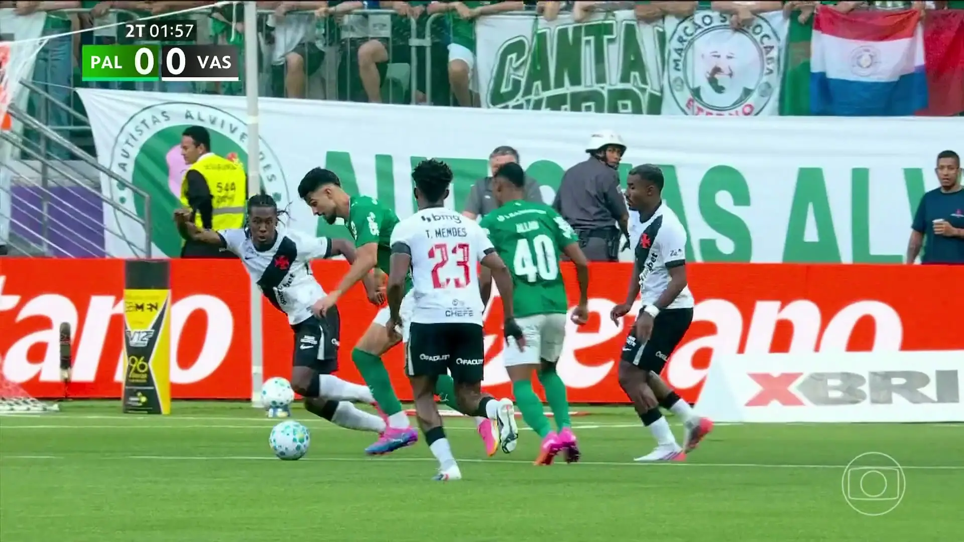 Vasco leva apagão de 10 minutos, sofre quatro do Palmeiras e afunda ainda mais no Z-4