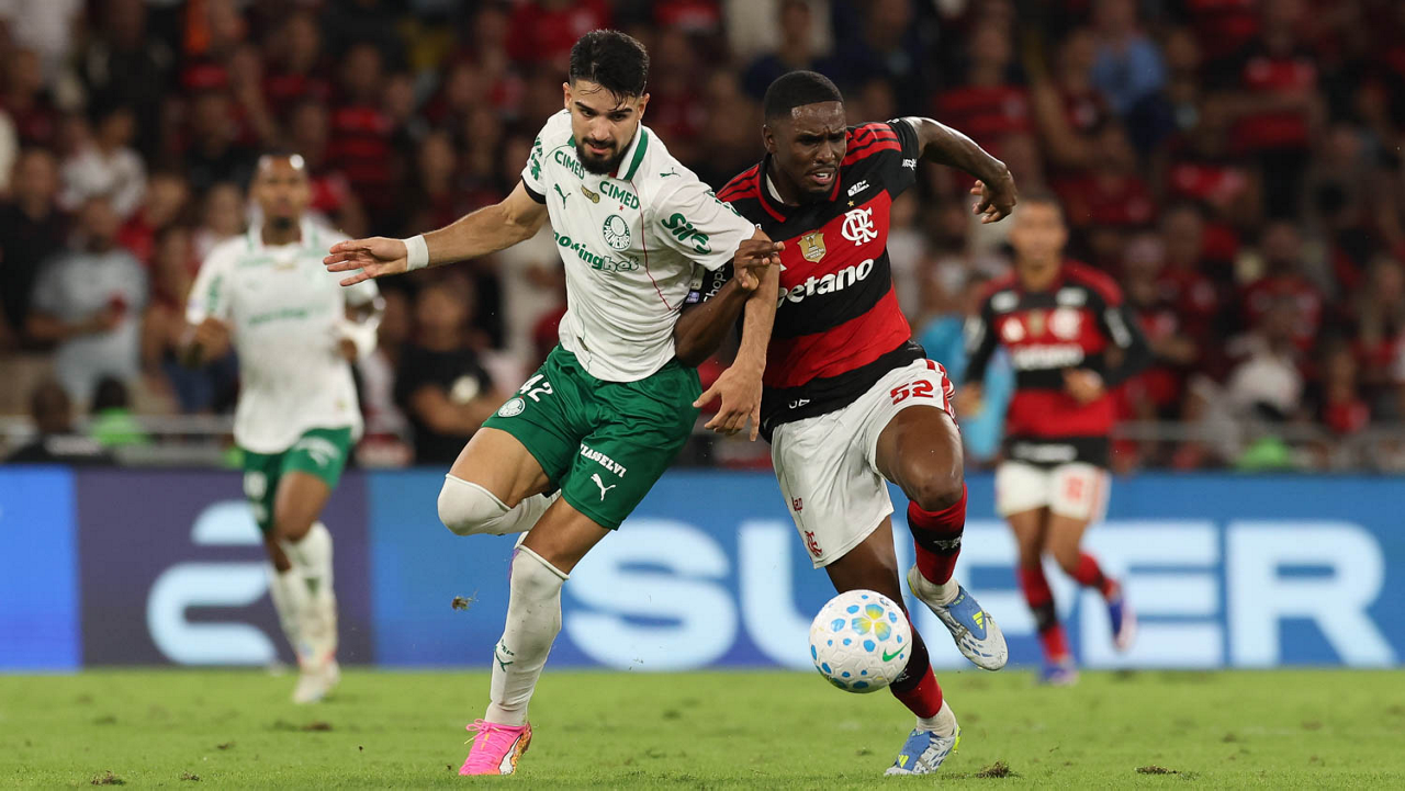 Após goleada, Flamengo aumenta chances de título e cola no Palmeiras