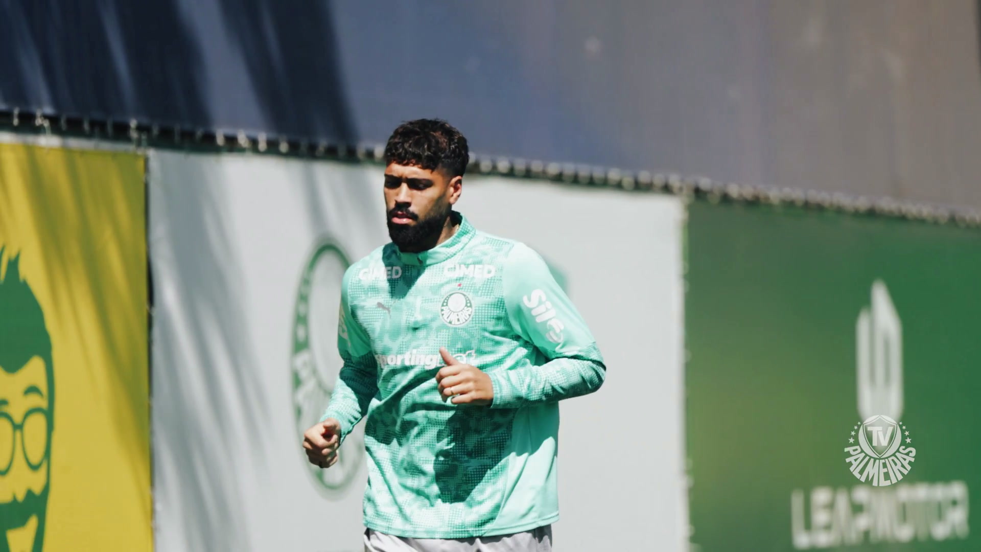 Palmeiras volta a treinar com foco no Brasileirão