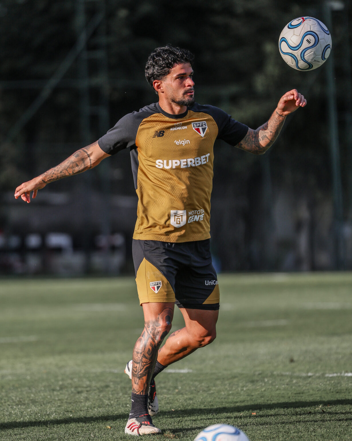 São Paulo treina para enfrentar a Chapecoense no Brasileirão