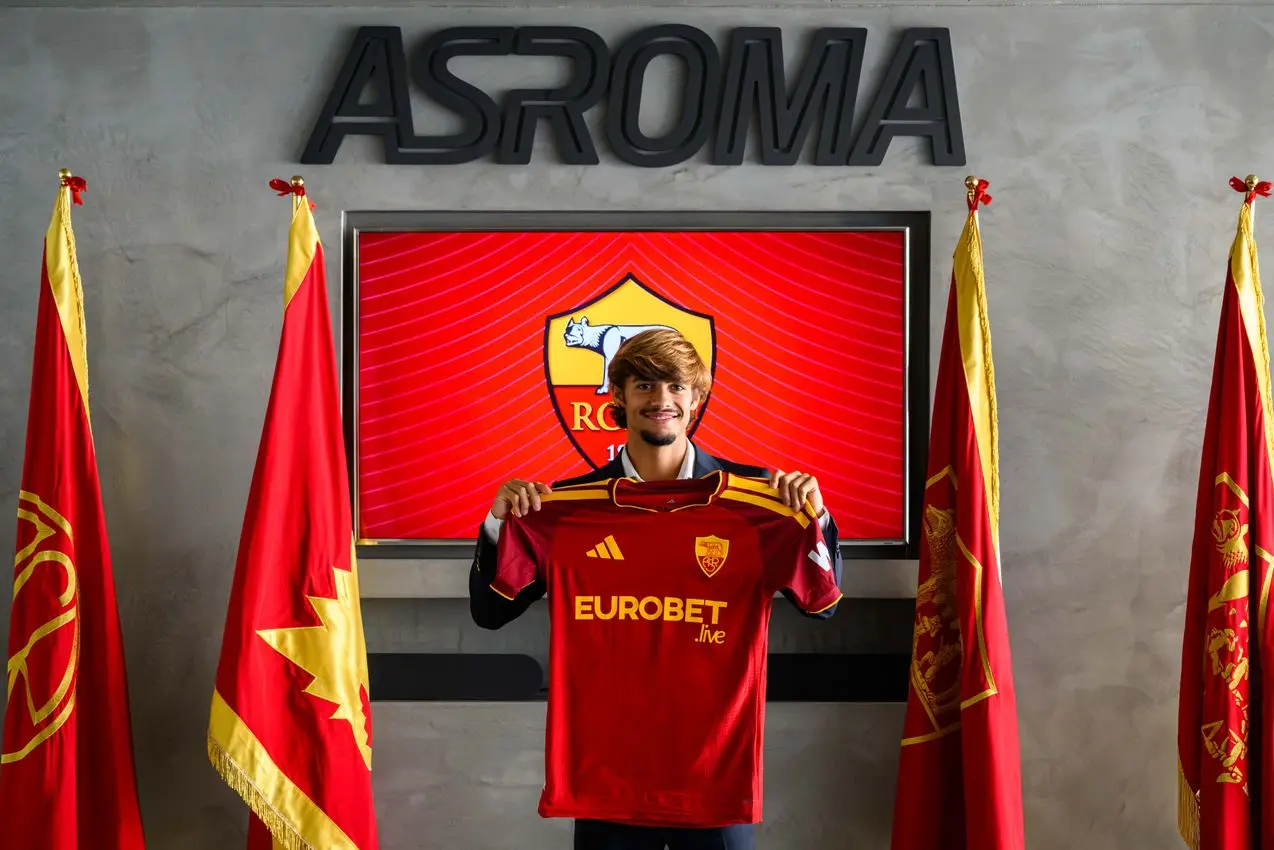 Joia do futebol português, Rodrigo Mora é anunciado pela Roma