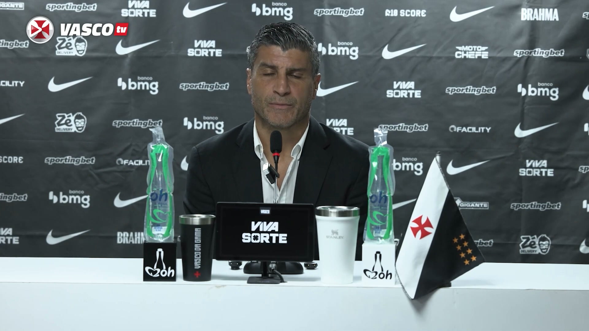 Pedro Emanuel lamenta chances perdidas do Vasco em derrota para o Palmeiras