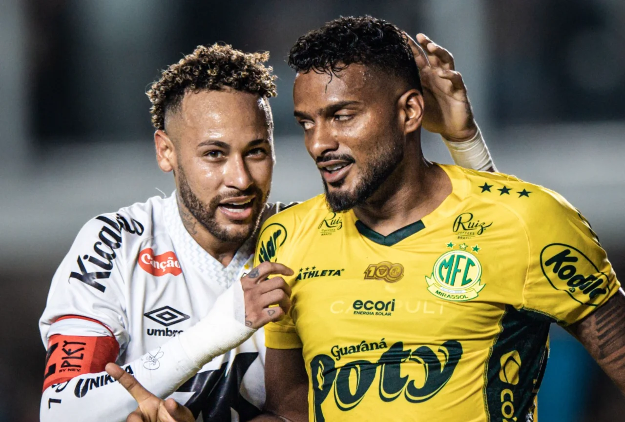 Algoz do Santos em 2025, Reinaldo destaca duelo com Neymar: "Privilégio"