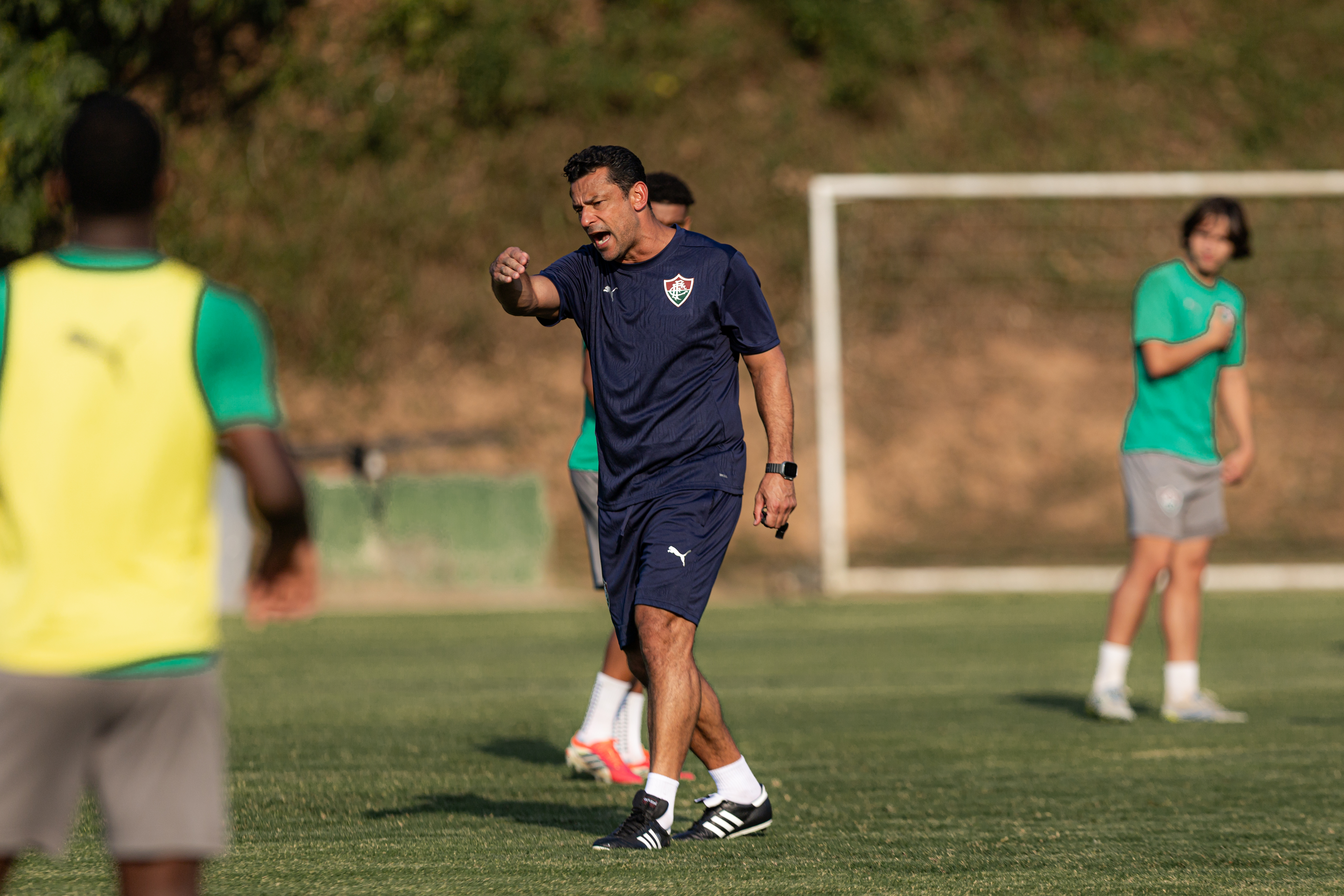 Fred se apresenta no Fluminense e inicia trabalho como técnico do sub-20