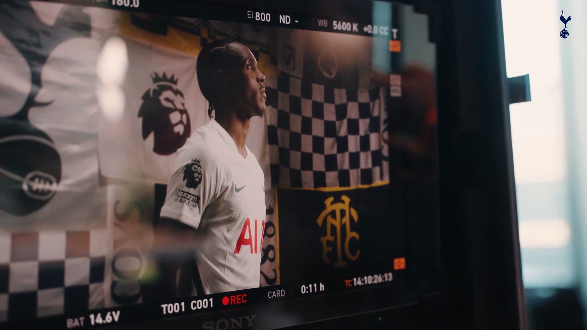 Tel e Tonali estrelam ensaio de fotos do Tottenham para 2026/27