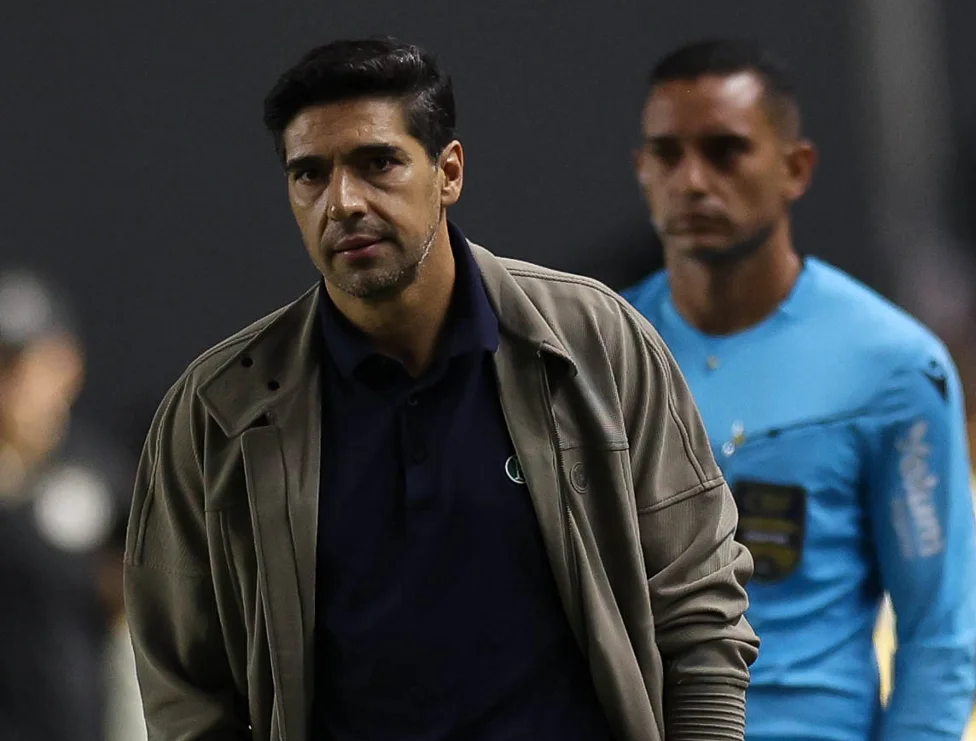 Palmeiras consegue efeito suspensivo e terá Abel até novo julgamento do STJD