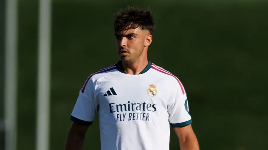 Zagueiro do Real Madrid vai passar por cirurgia após sofrer fratura na tíbia